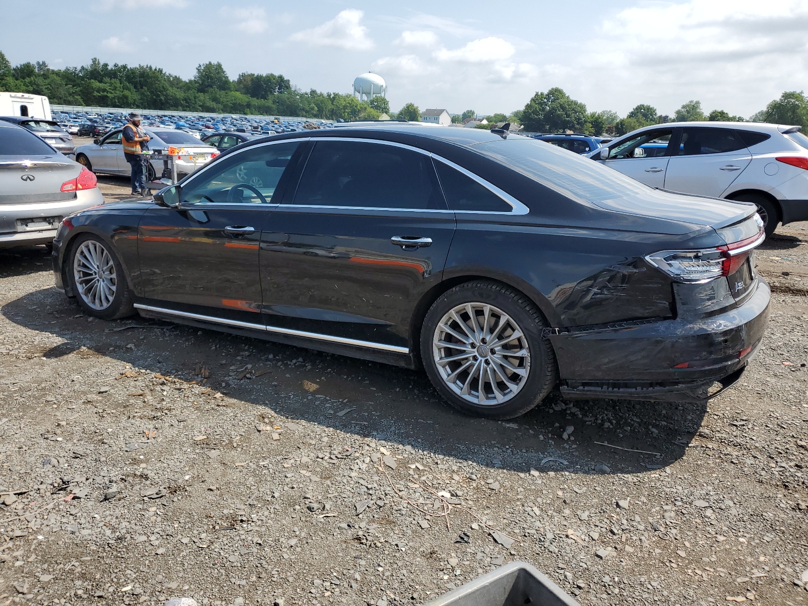 WAU8DAF85KN013016 2019 Audi A8 L