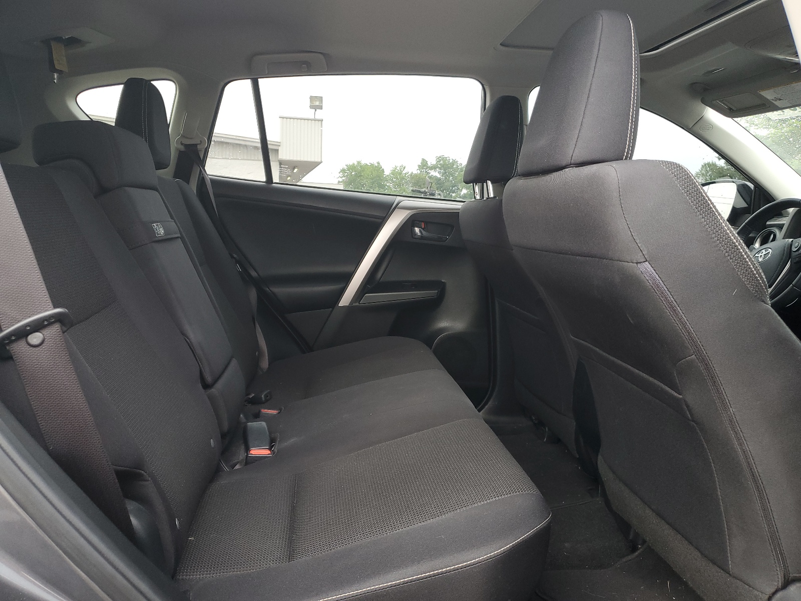 JTMRJREV7HD083900 2017 Toyota Rav4 Hv Le