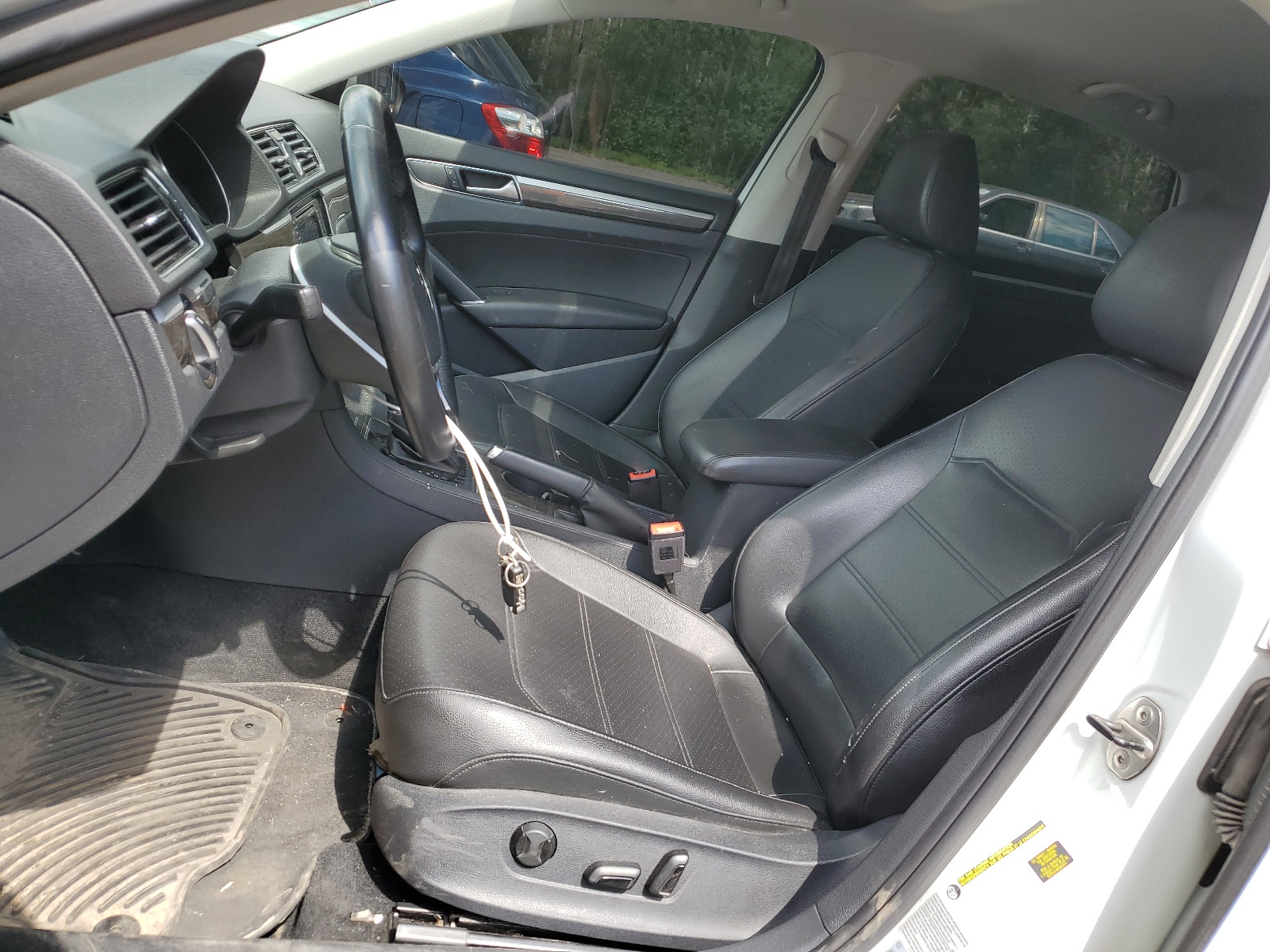 1VWBT7A34HC017344 2017 Volkswagen Passat Se