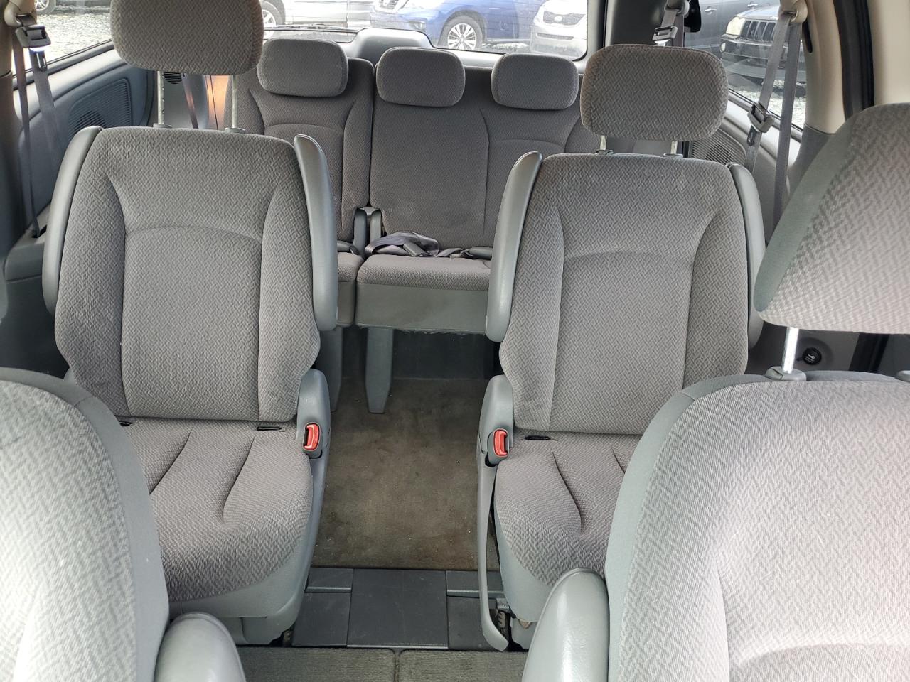 2006 Chrysler Town & Country Lx VIN: 1A4GP44R96B752684 Lot: 65683104