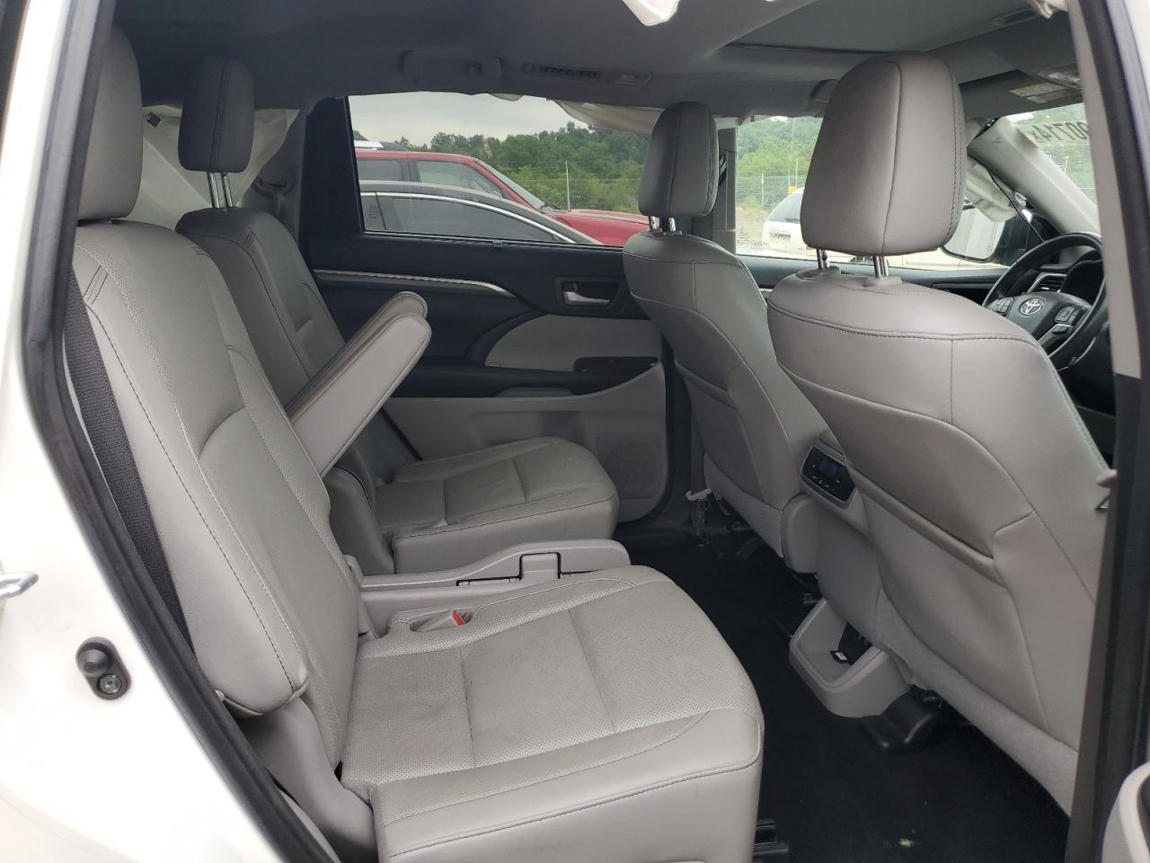 2017 Toyota Highlander Limited VIN: 5TDYZRFH1HS211730 Lot: 63890714