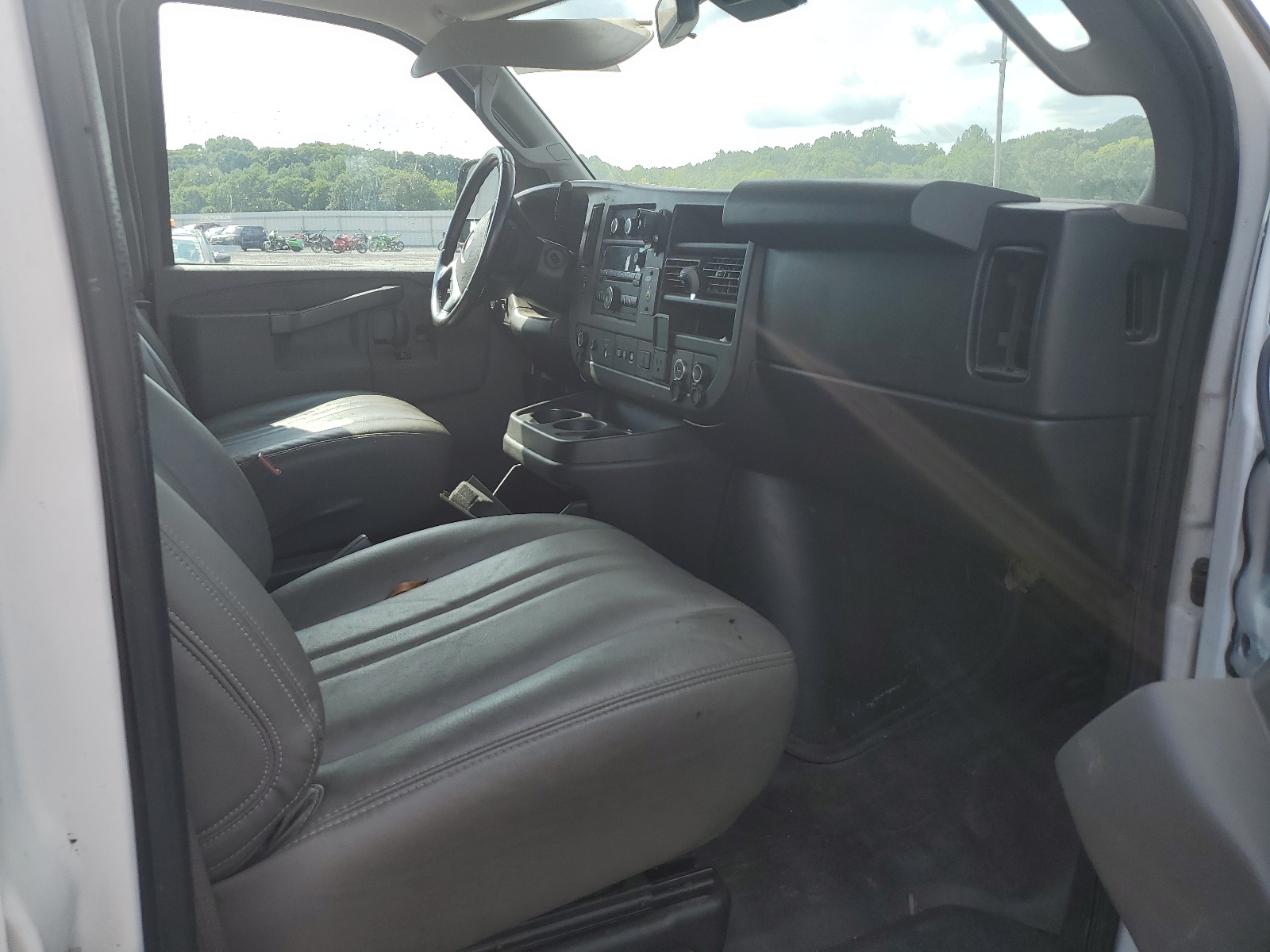 1GCWGAFG6K1352416 2019 Chevrolet Express G2500