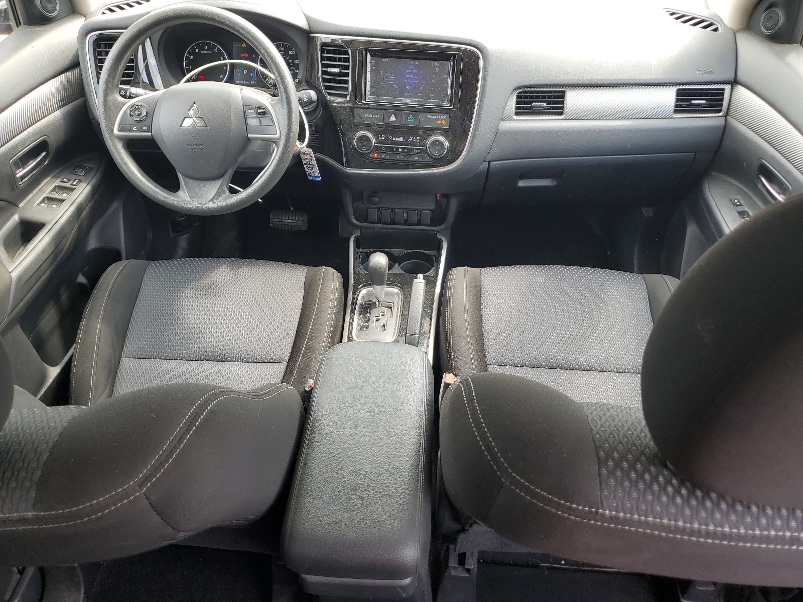 JA4AD2A32JZ033876 2018 Mitsubishi Outlander Es