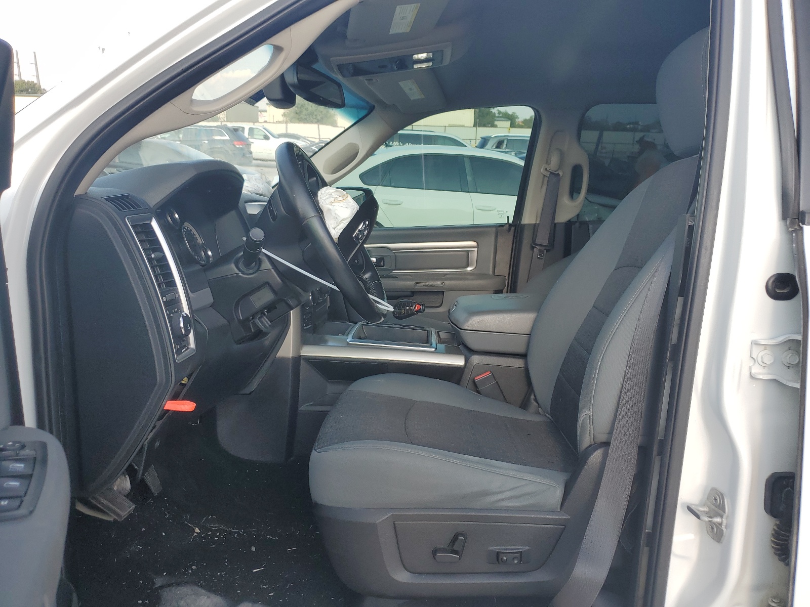 1C6RR7LT8FS694517 2015 Ram 1500 Slt