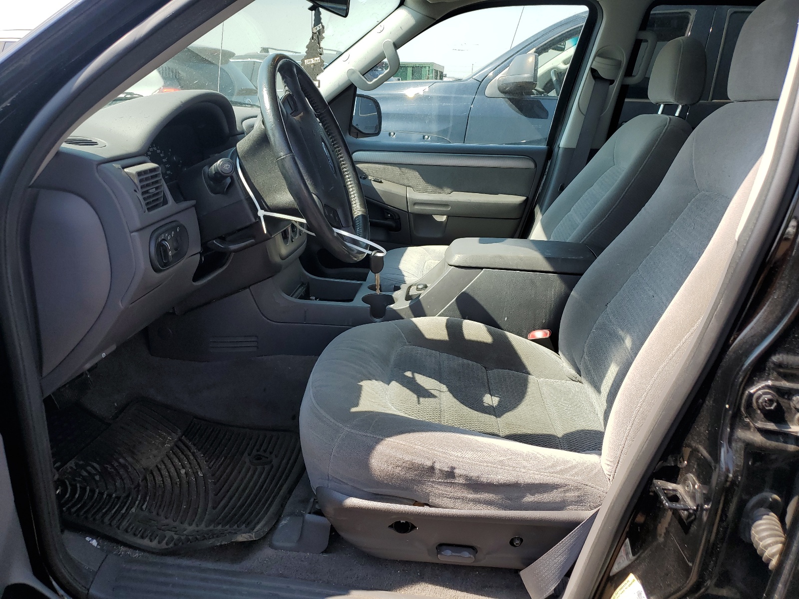 1FMZU73W54ZB15677 2004 Ford Explorer Xlt