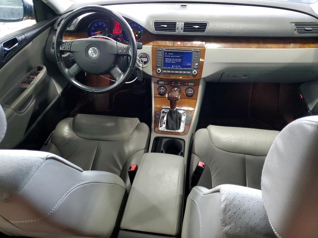 2006 Volkswagen Passat 3.6L Luxury VIN: WVWEU73C96E056605 Lot: 63832544