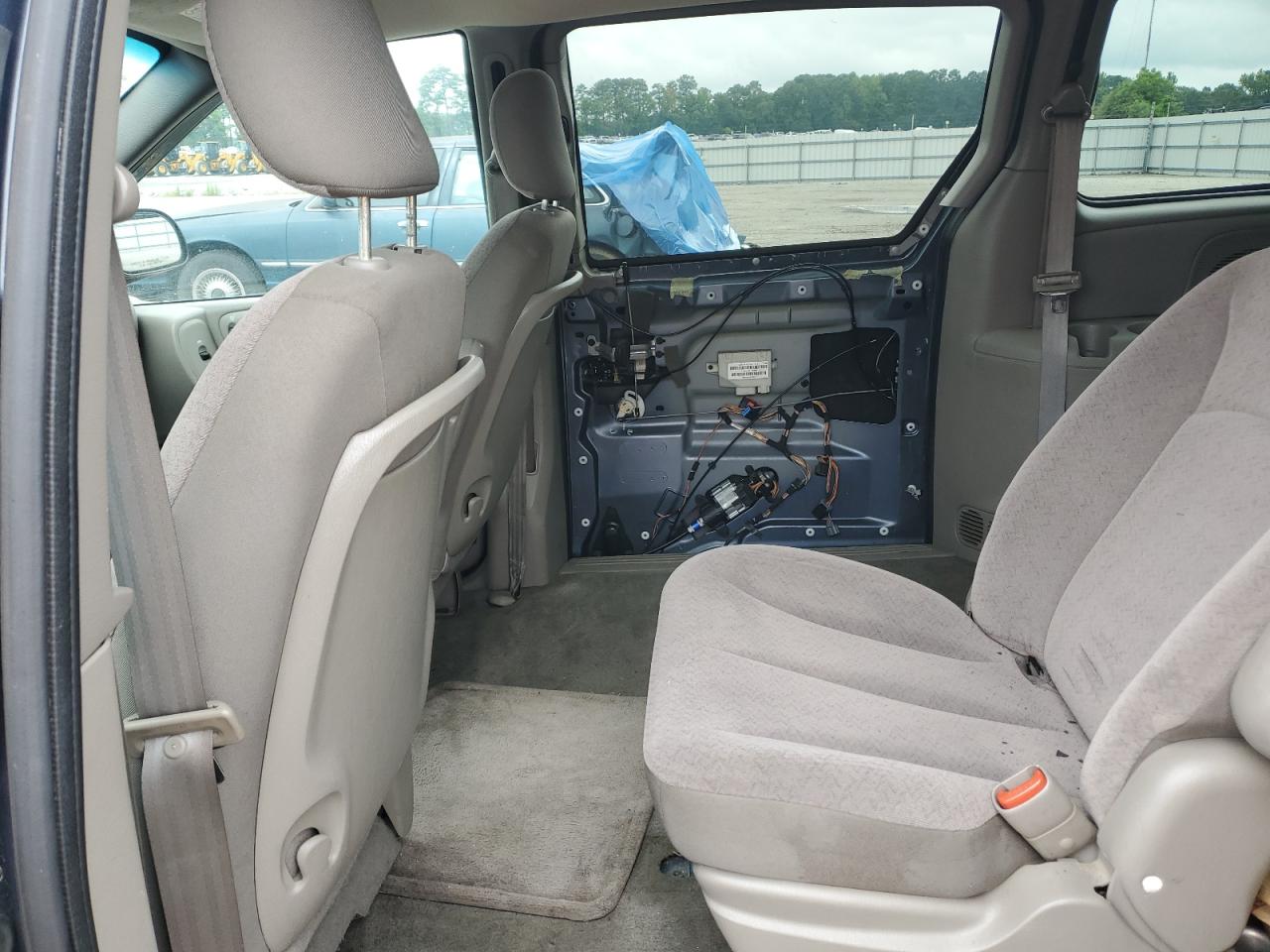 2002 Chrysler Town & Country Lx VIN: 2C4GP44382R552277 Lot: 64993634