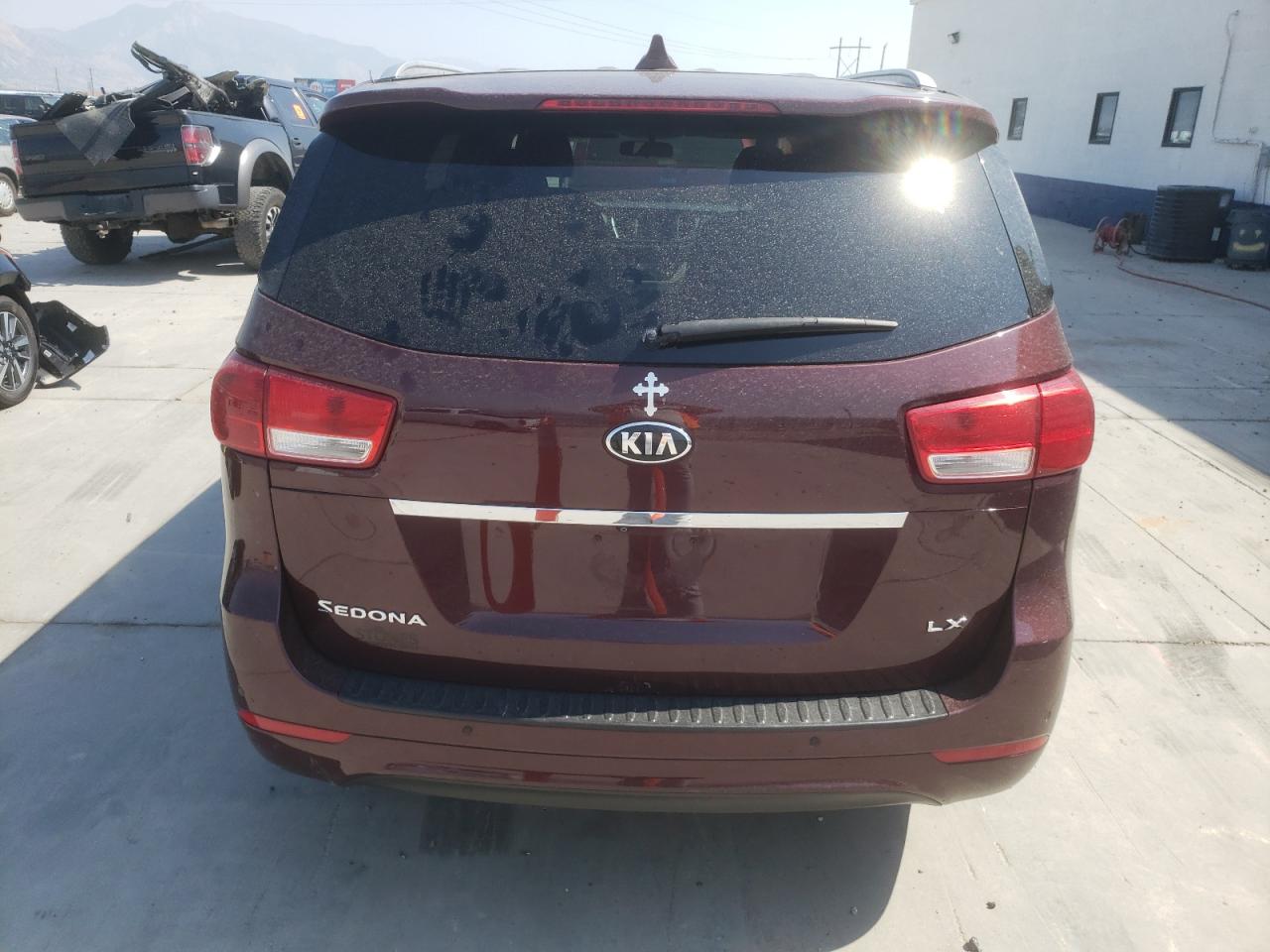 KNDMB5C14H6338622 2017 Kia Sedona Lx