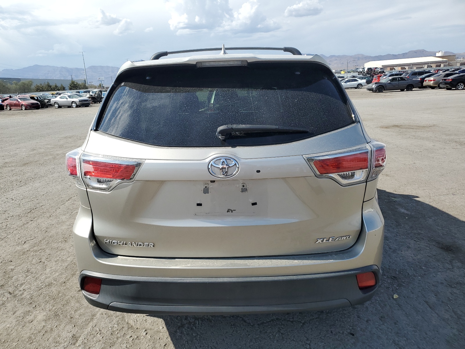 5TDJKRFH9GS323955 2016 Toyota Highlander Xle