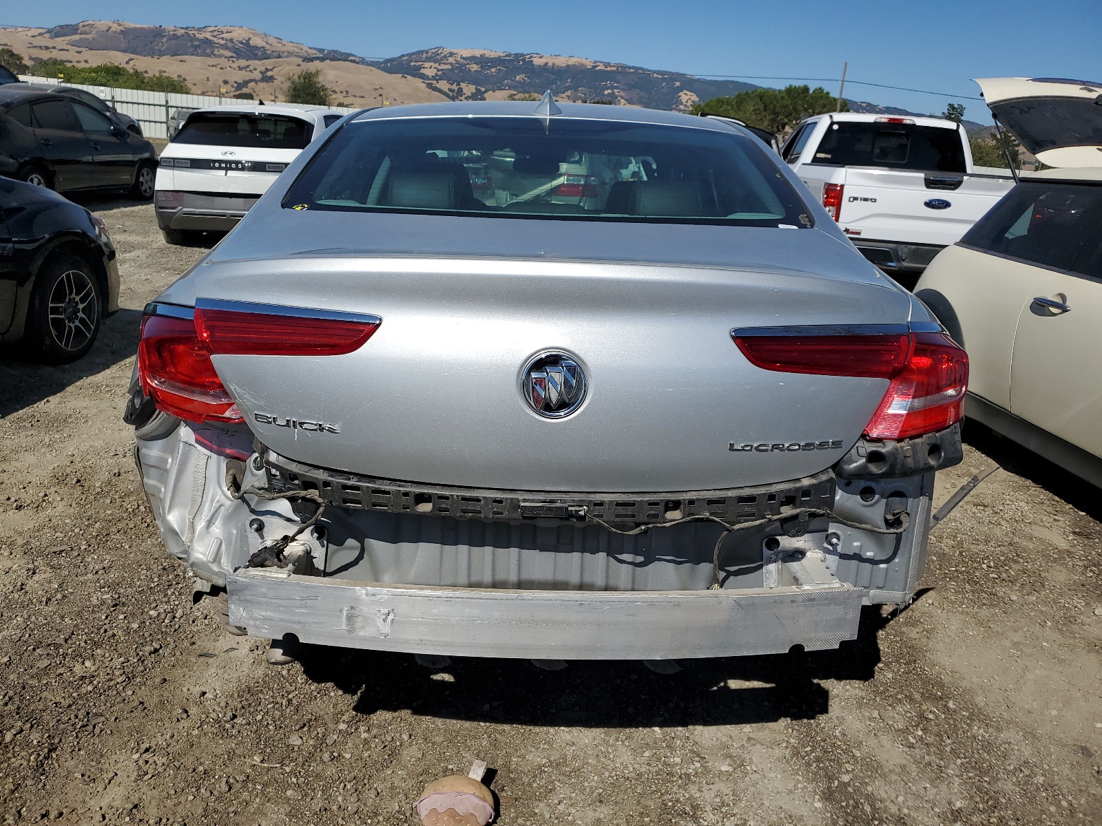 1G4ZR5SZ4JU132951 2018 Buick Lacrosse Premium