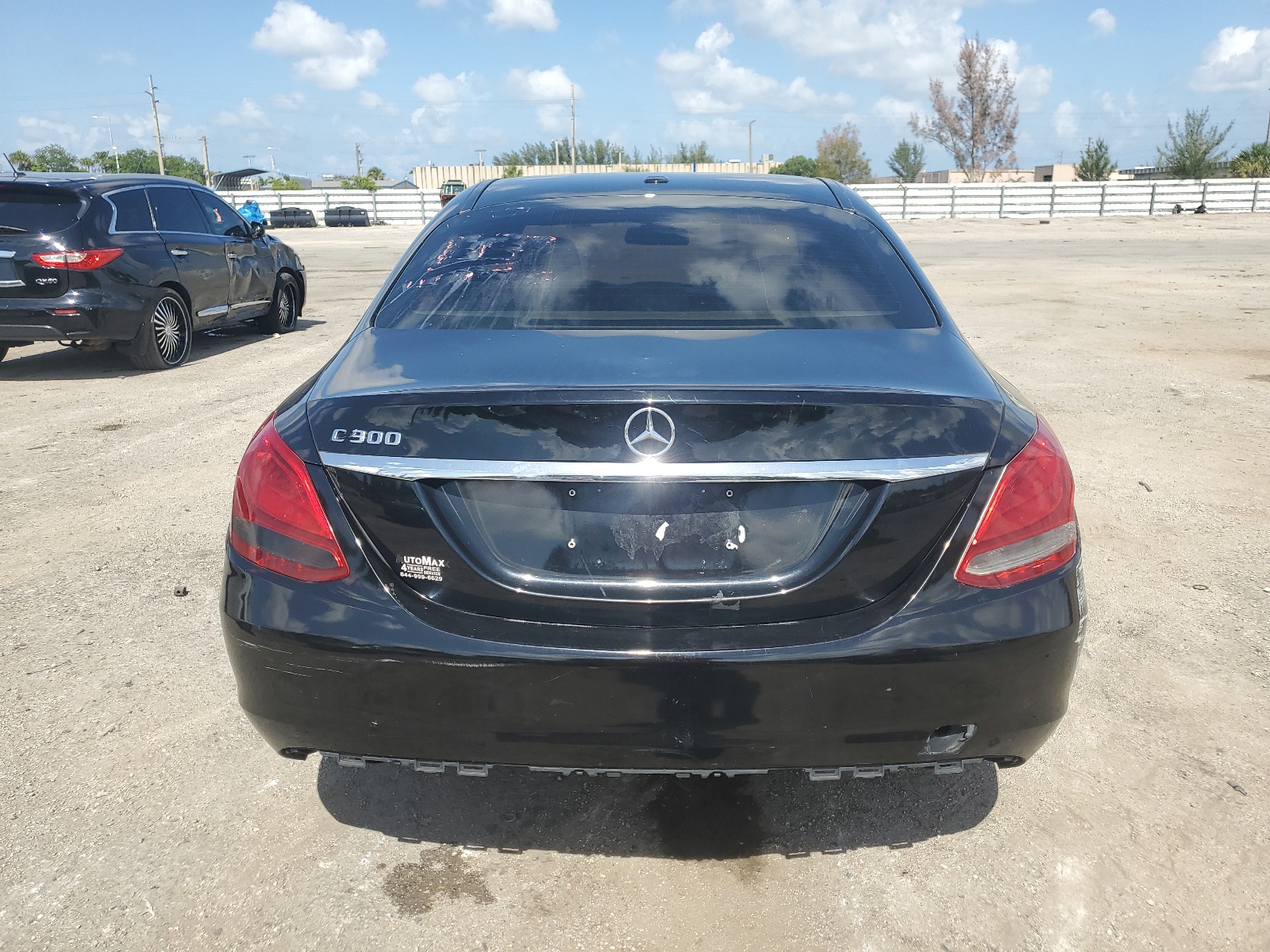 2015 Mercedes-Benz C 300 vin: 55SWF4JB5FU087869