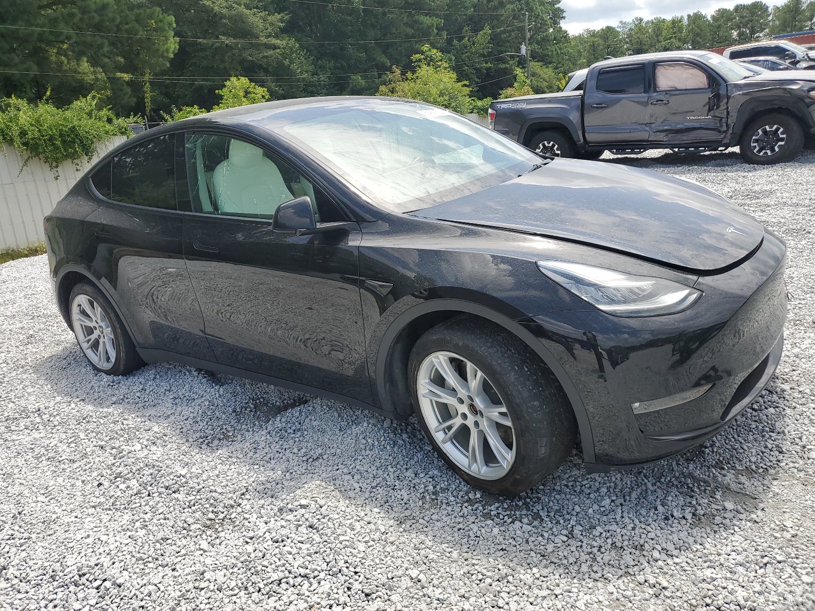 2021 Tesla Model Y vin: 5YJYGAEE4MF116074