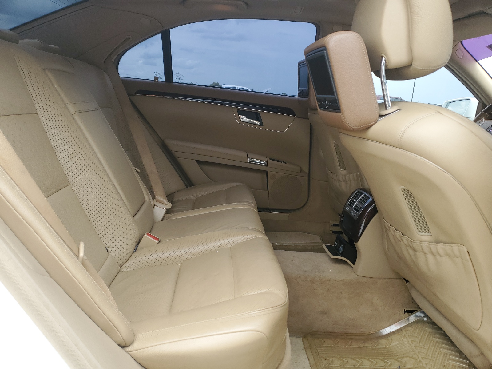 WDDNG7BB1AA332717 2010 Mercedes-Benz S 550