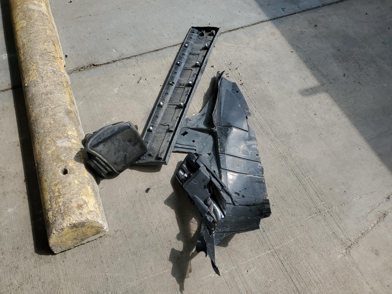 2019 Chevrolet Equinox Premier VIN: 2GNAXNEV0K6208415 Lot: 63829764