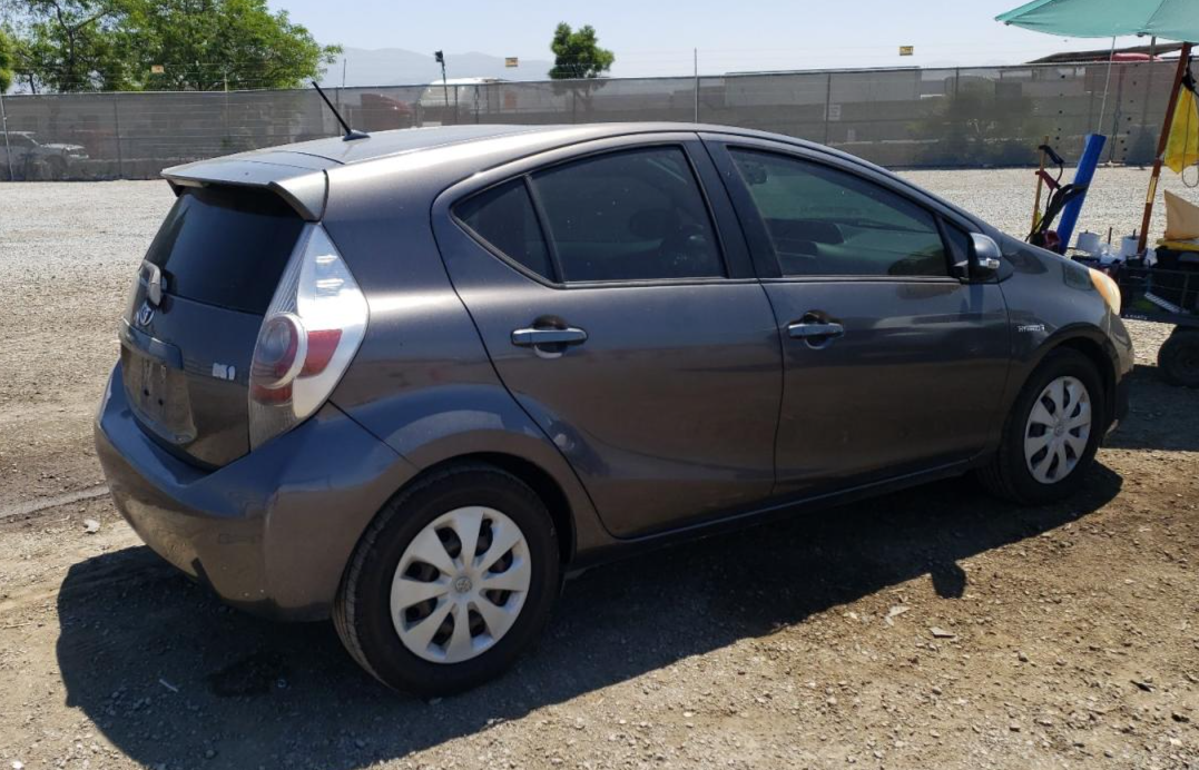 2013 Toyota Prius C vin: JTDKDTB39D1547676