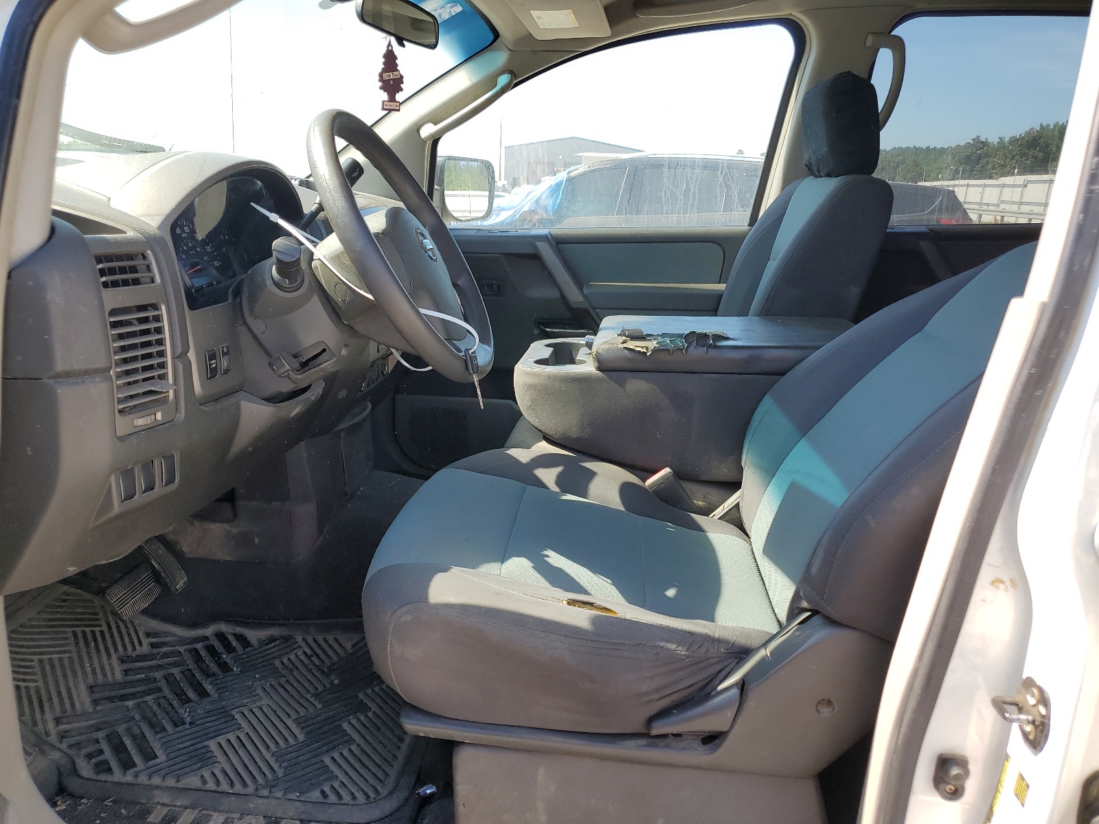 1N6AA07A34N537421 2004 Nissan Titan Xe