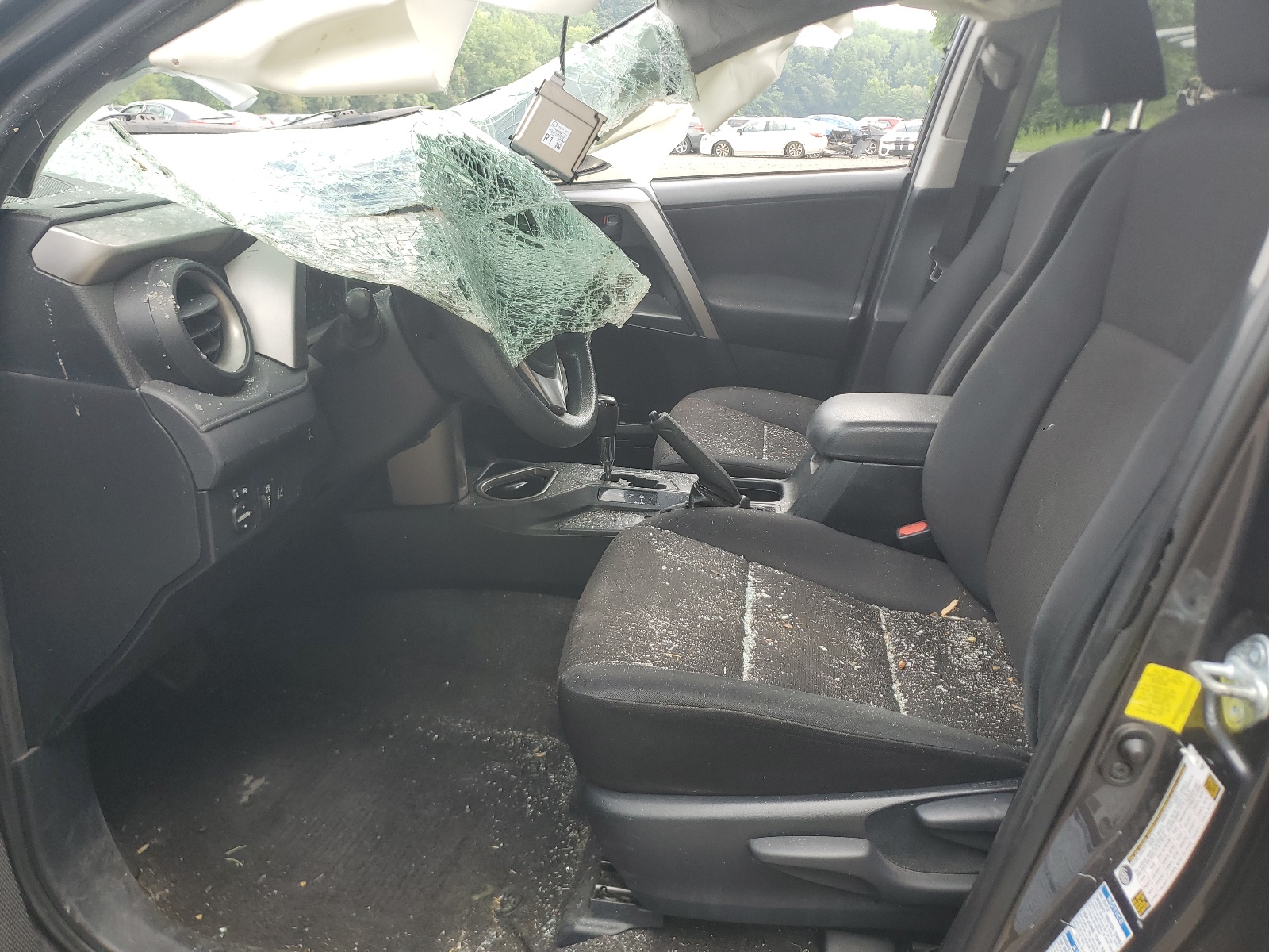 JTMBFREV6HJ129771 2017 Toyota Rav4 Le