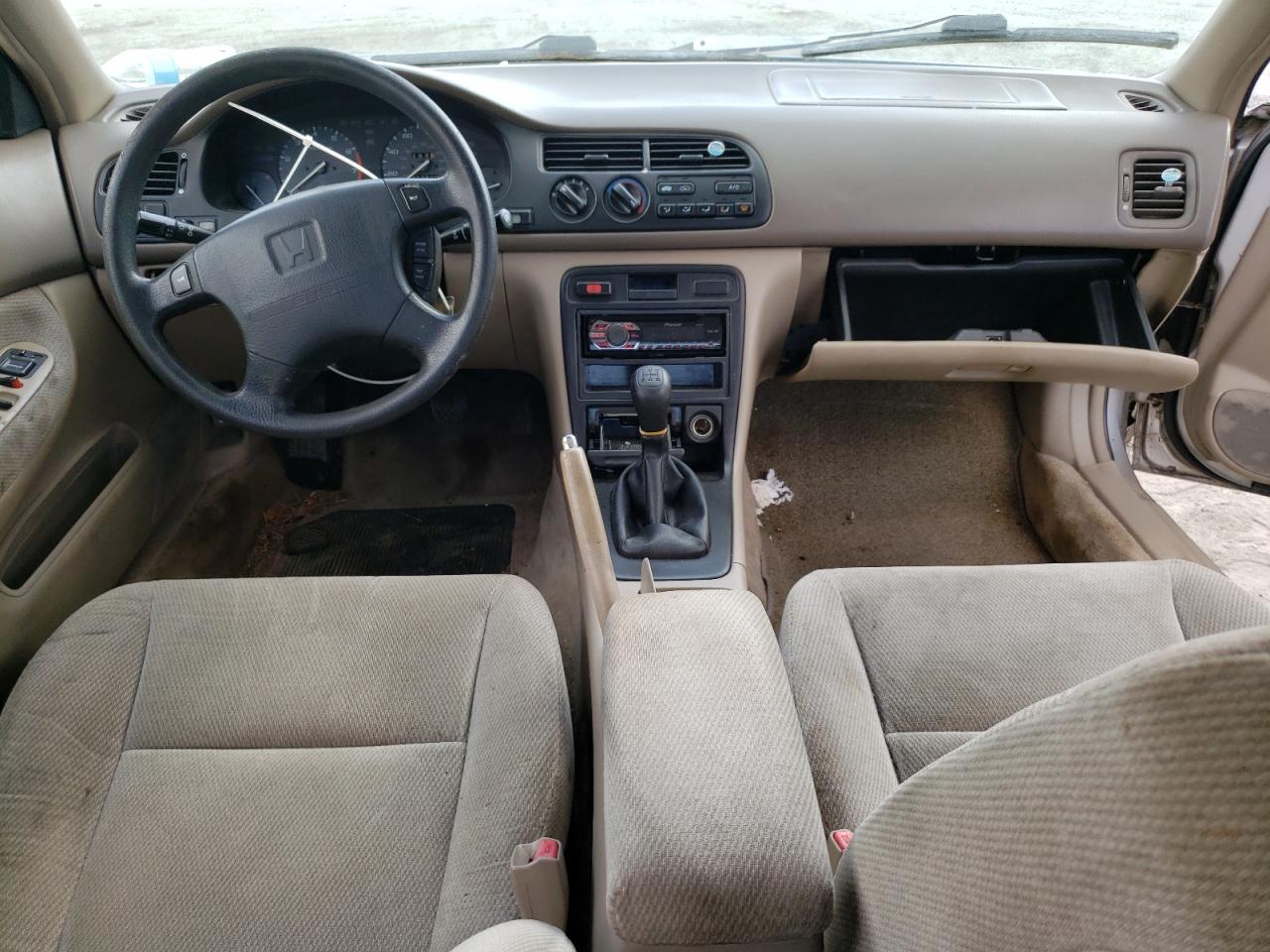 1996 Honda Accord Lx VIN: 1HGCD5538TA227518 Lot: 62995164