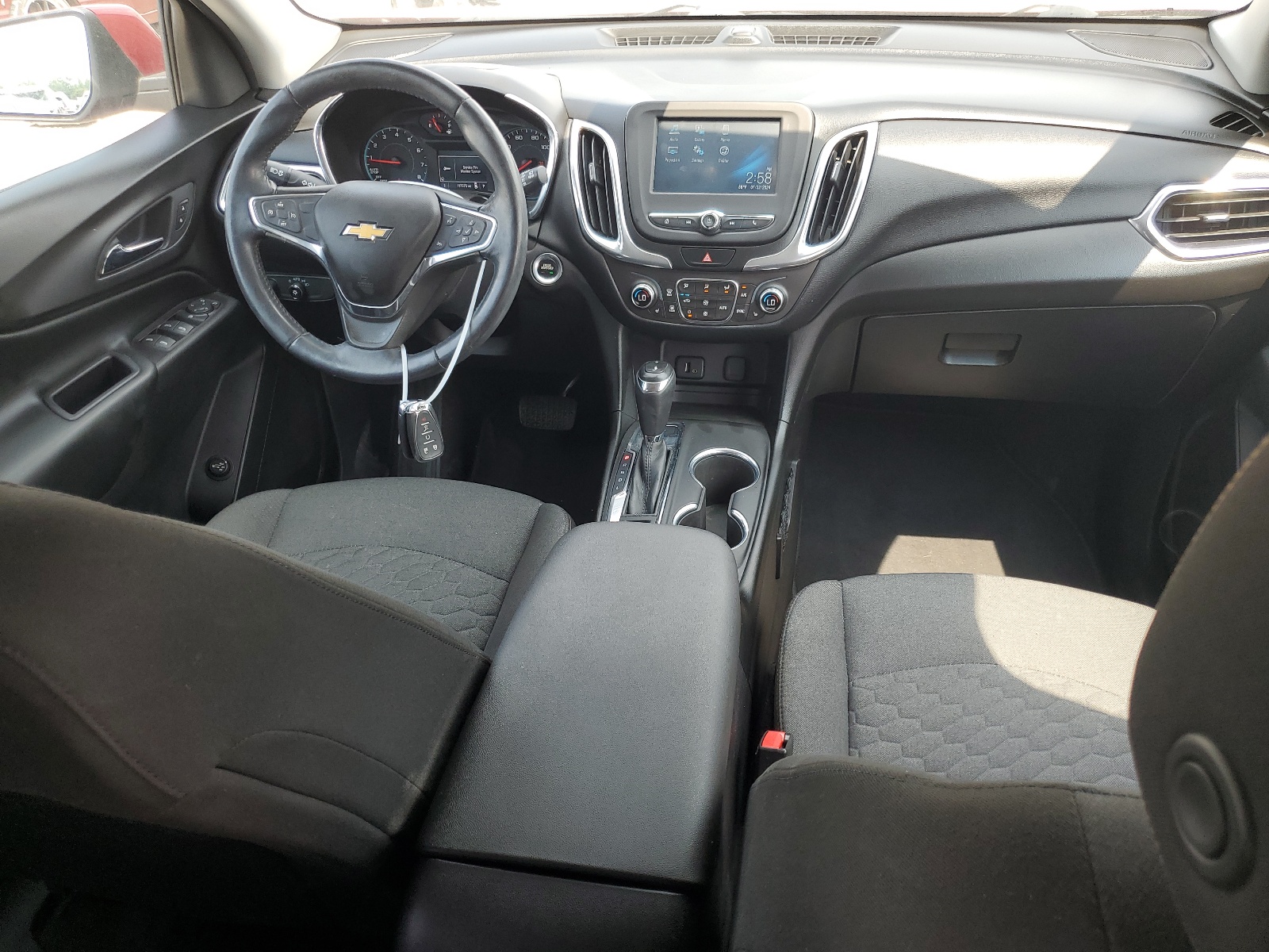 2GNAXSEV1J6107042 2018 Chevrolet Equinox Lt