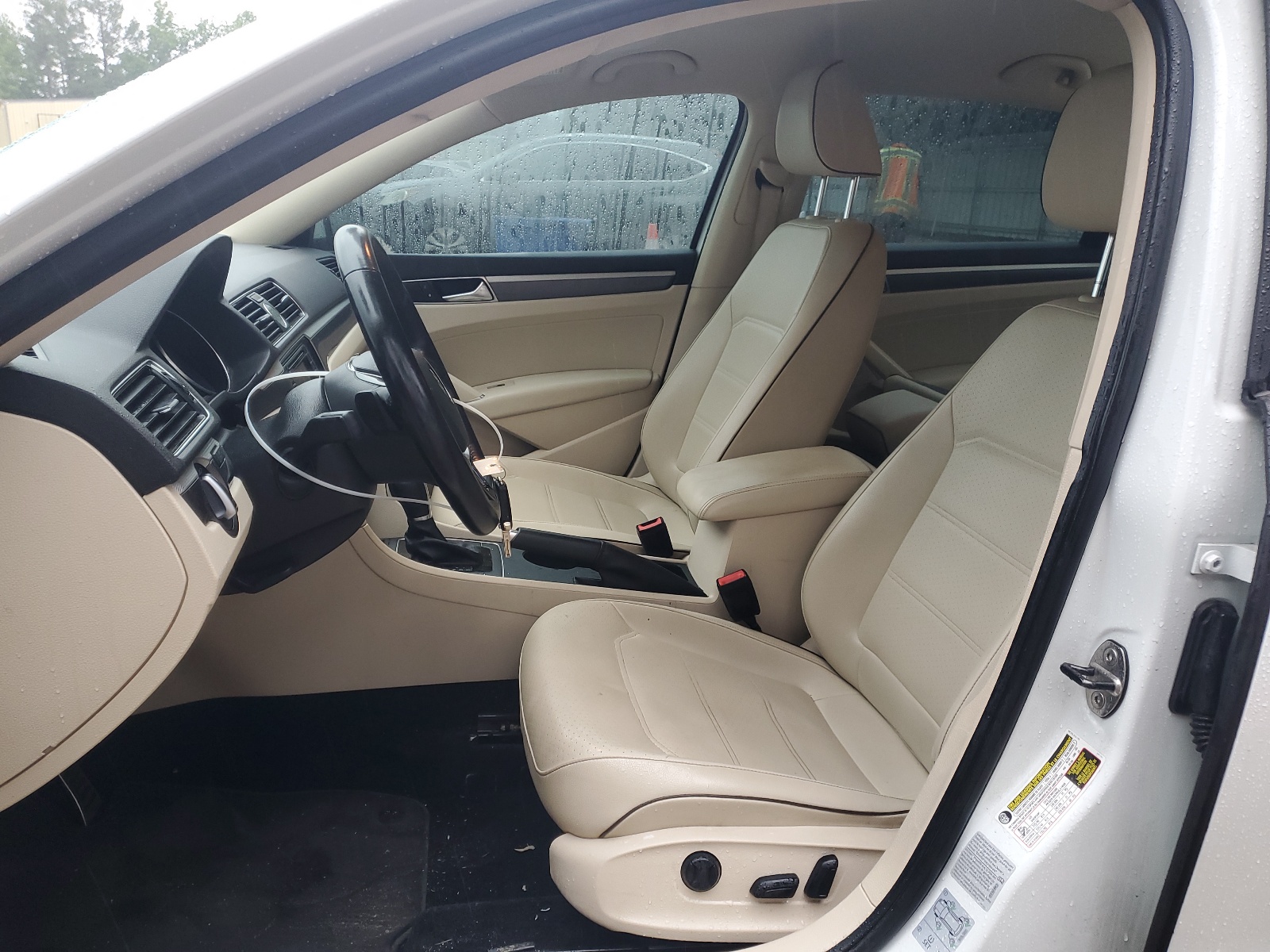 1VWDT7A35HC085306 2017 Volkswagen Passat R-Line