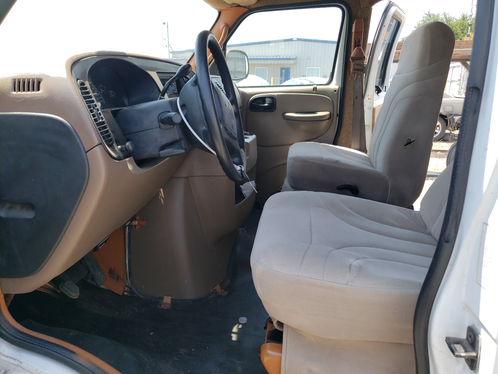 2B6HB11Y82K142576 2002 Dodge Ram Van B1500