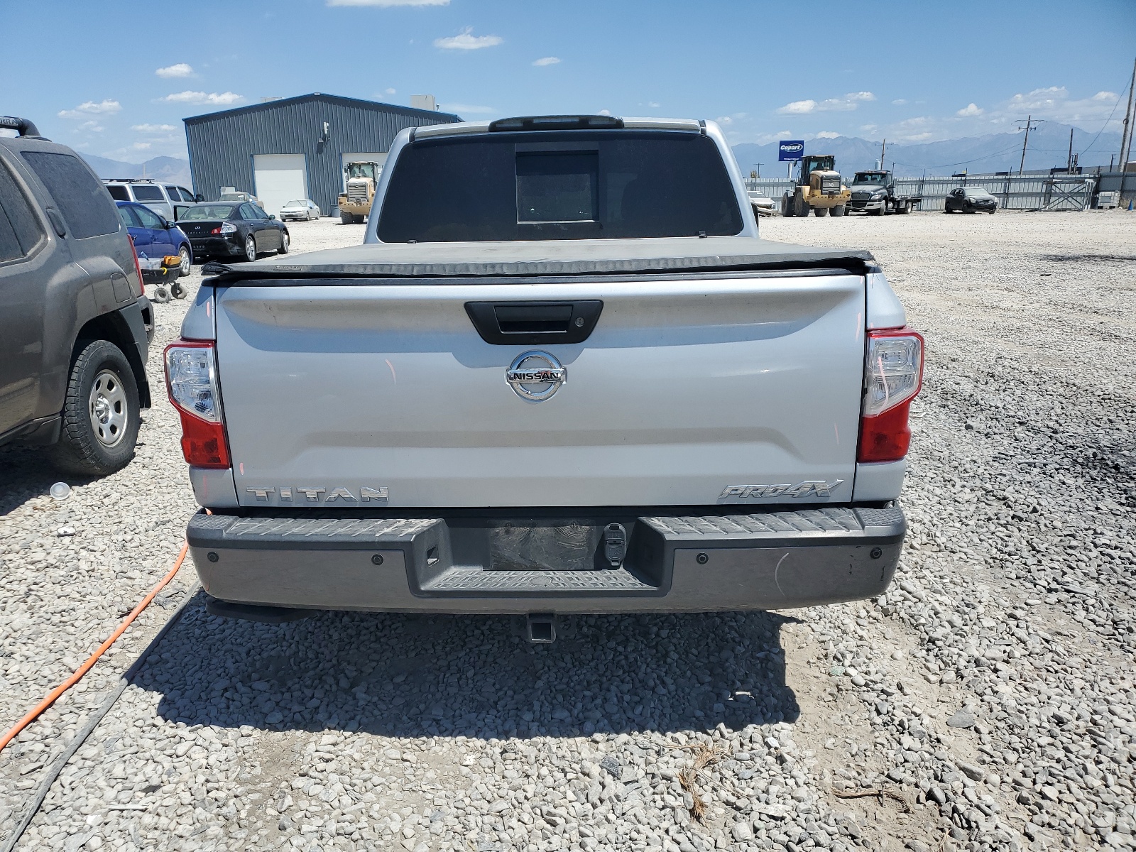 1N6AA1E53JN516317 2018 Nissan Titan Sv