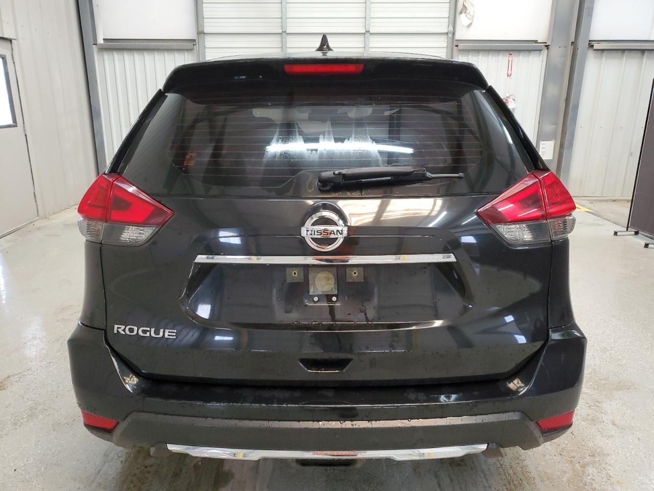 2017 Nissan Rogue S VIN: JN8AT2MT0HW399999 Lot: 61152494