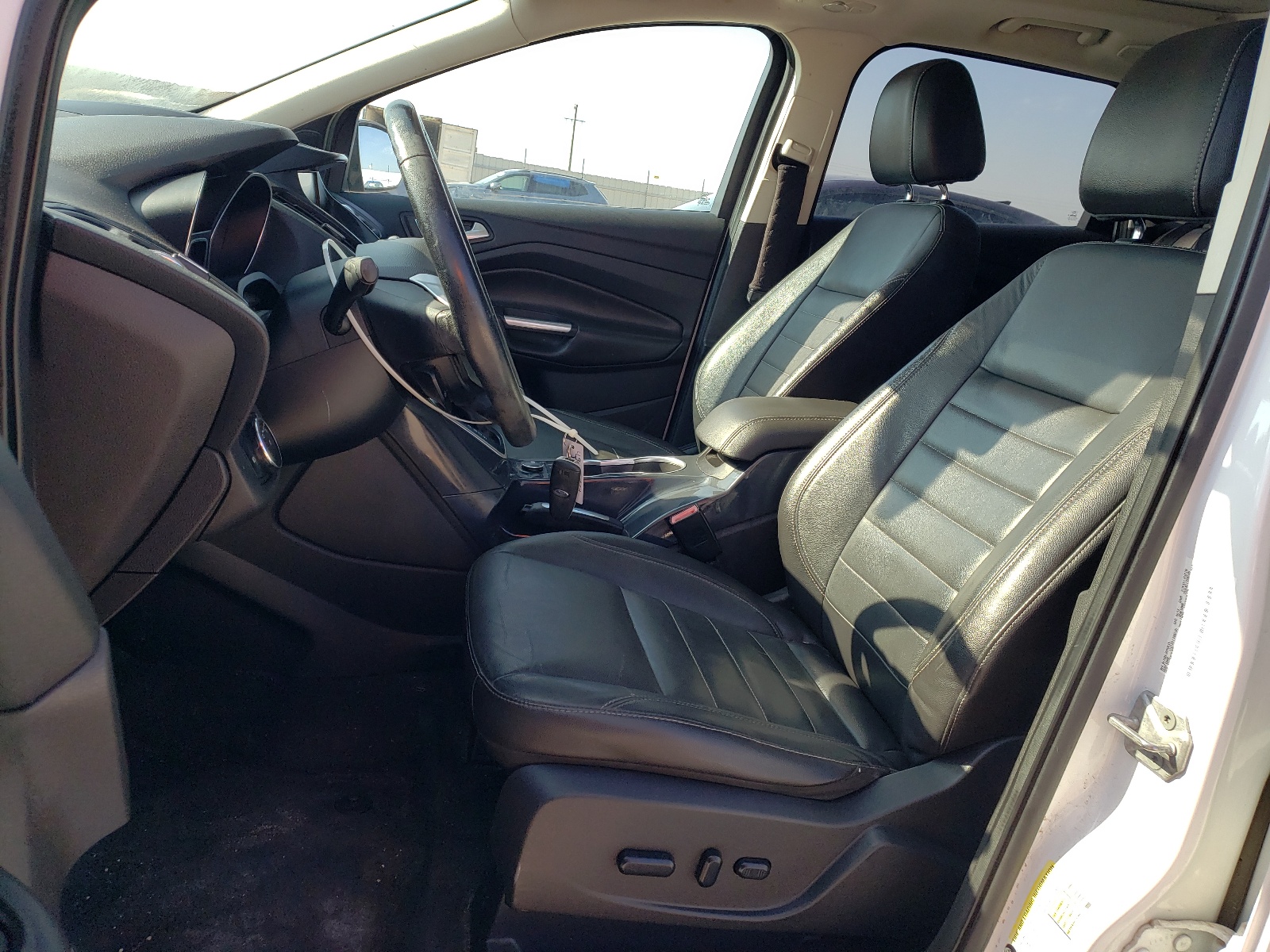 1FMCU0J97EUA13077 2014 Ford Escape Titanium