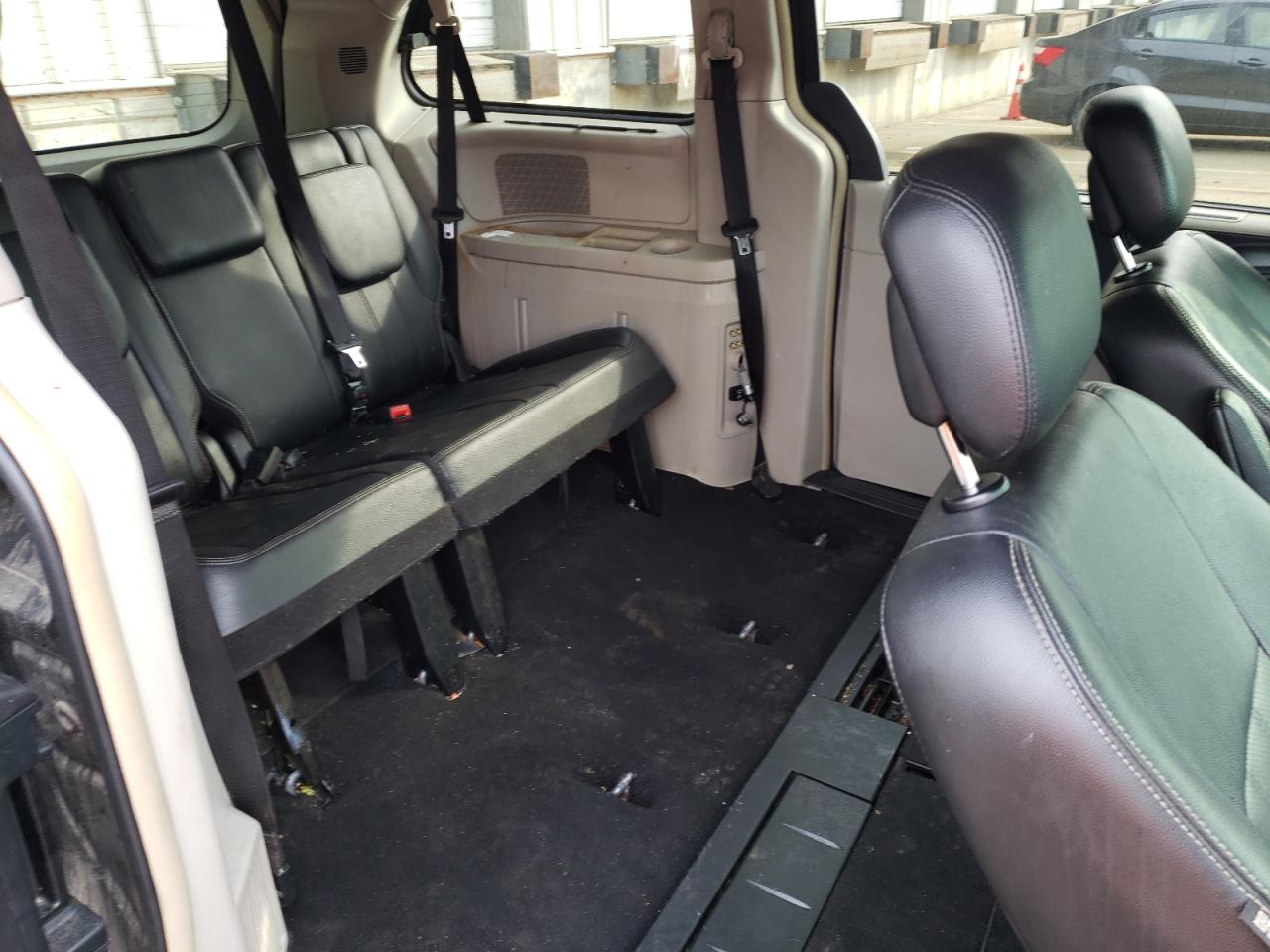 2011 Chrysler Town & Country Touring L VIN: 2A4RR8DG0BR677328 Lot: 62893384