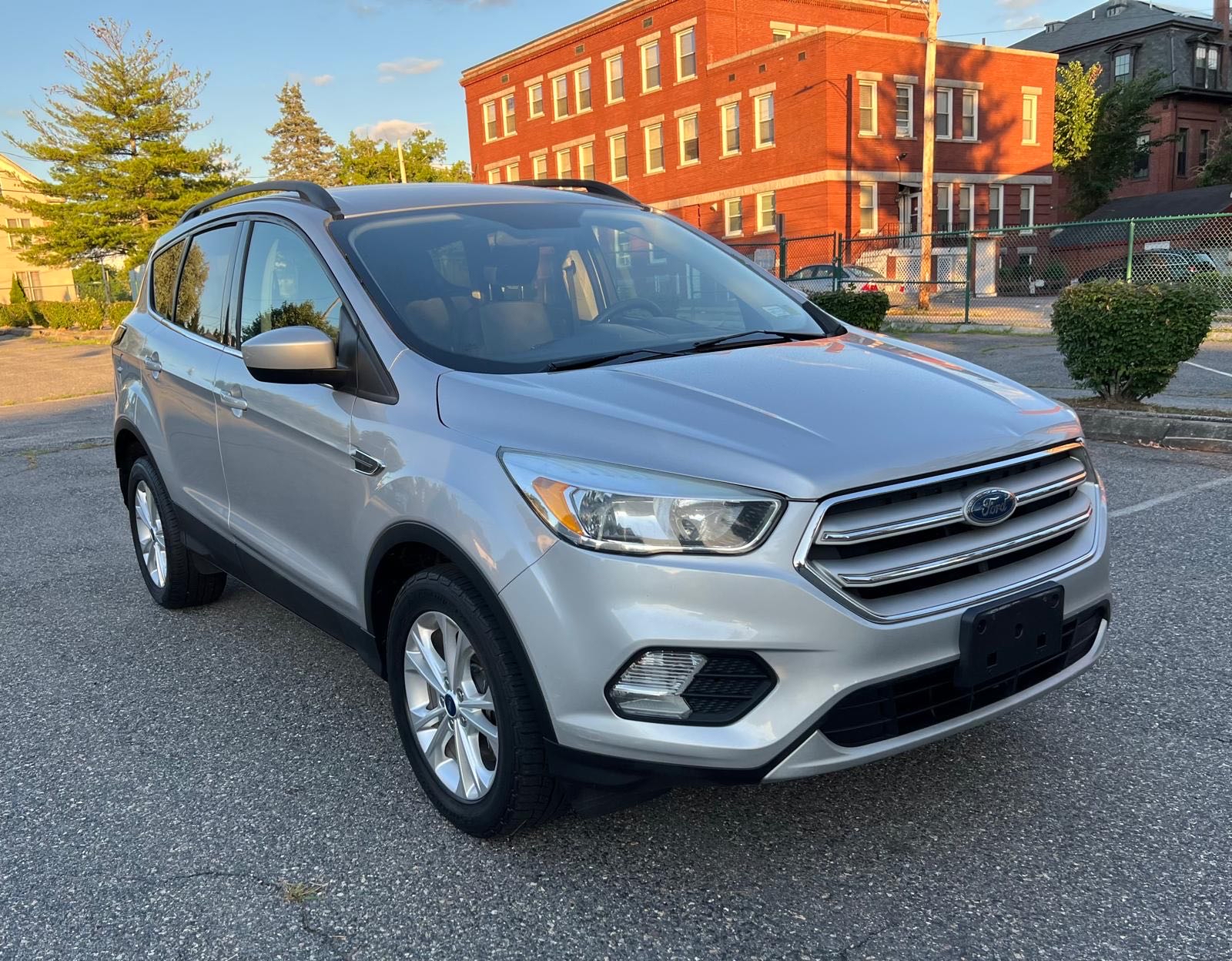 2018 Ford Escape Se vin: 1FMCU9GD7JUA06043