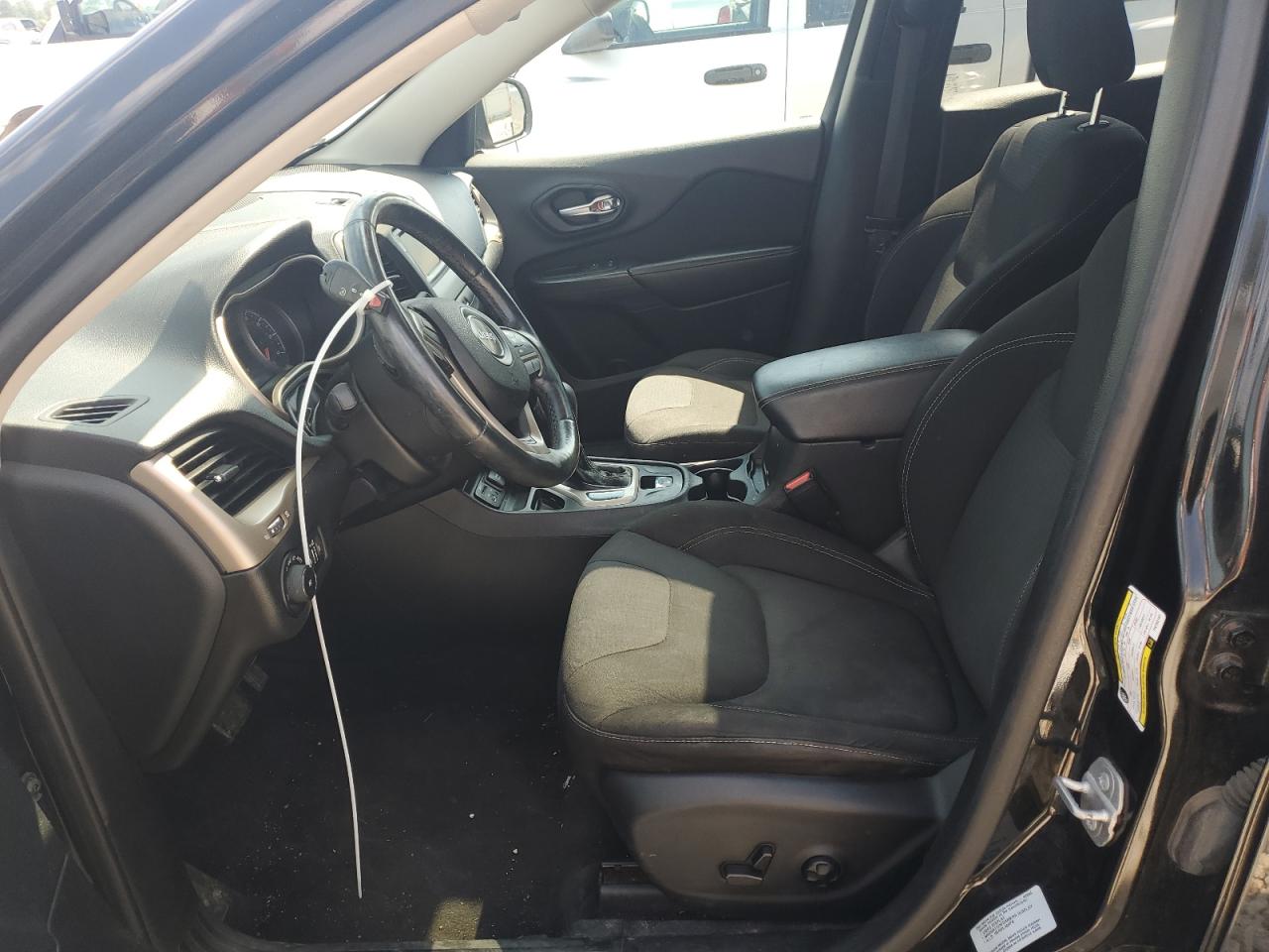 2015 Jeep Cherokee Latitude VIN: 1C4PJLCB7FW782197 Lot: 63181654