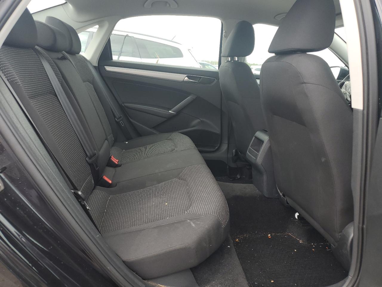 2018 Volkswagen Passat S VIN: 1VWAA7A32JC004342 Lot: 64073414