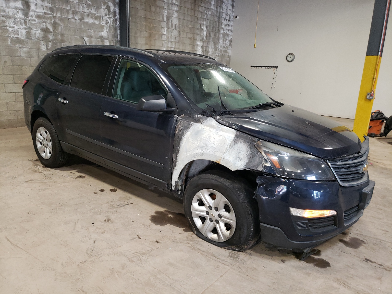 2017 Chevrolet Traverse Ls vin: 1GNKRFED0HJ239588