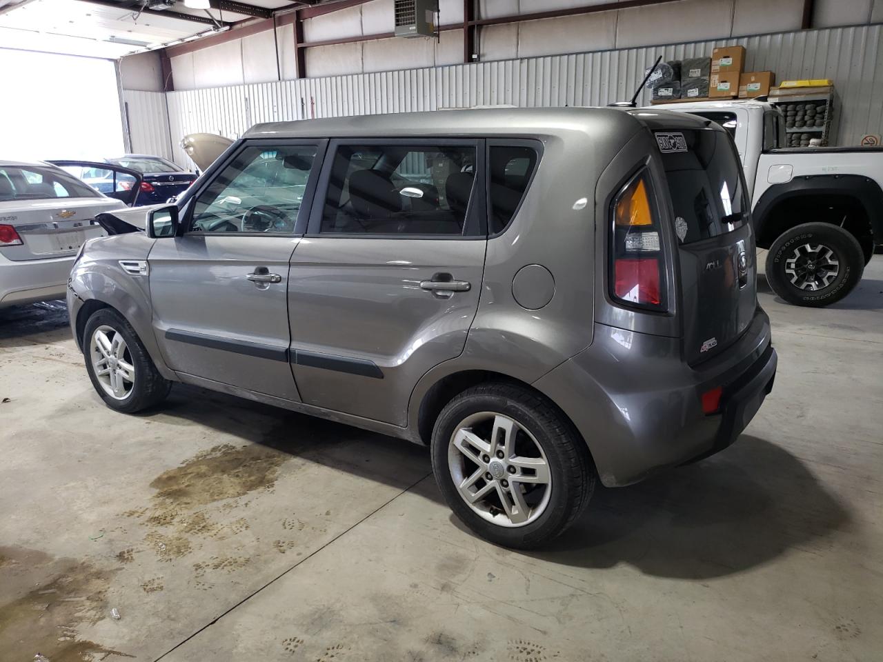 2011 Kia Soul + VIN: KNDJT2A2XB7197633 Lot: 62064124