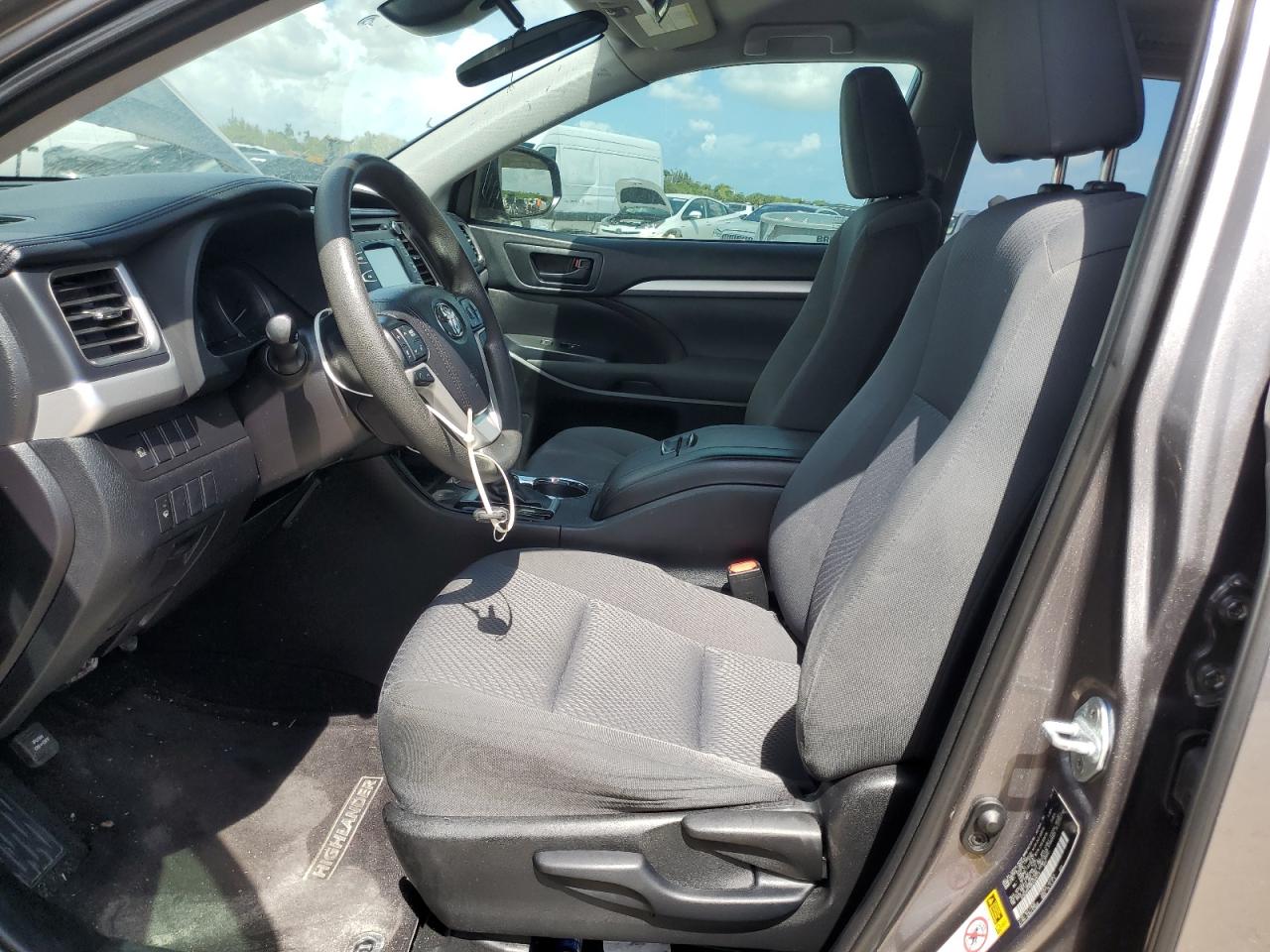 2019 Toyota Highlander Le VIN: 5TDZARFH0KS049723 Lot: 64584004