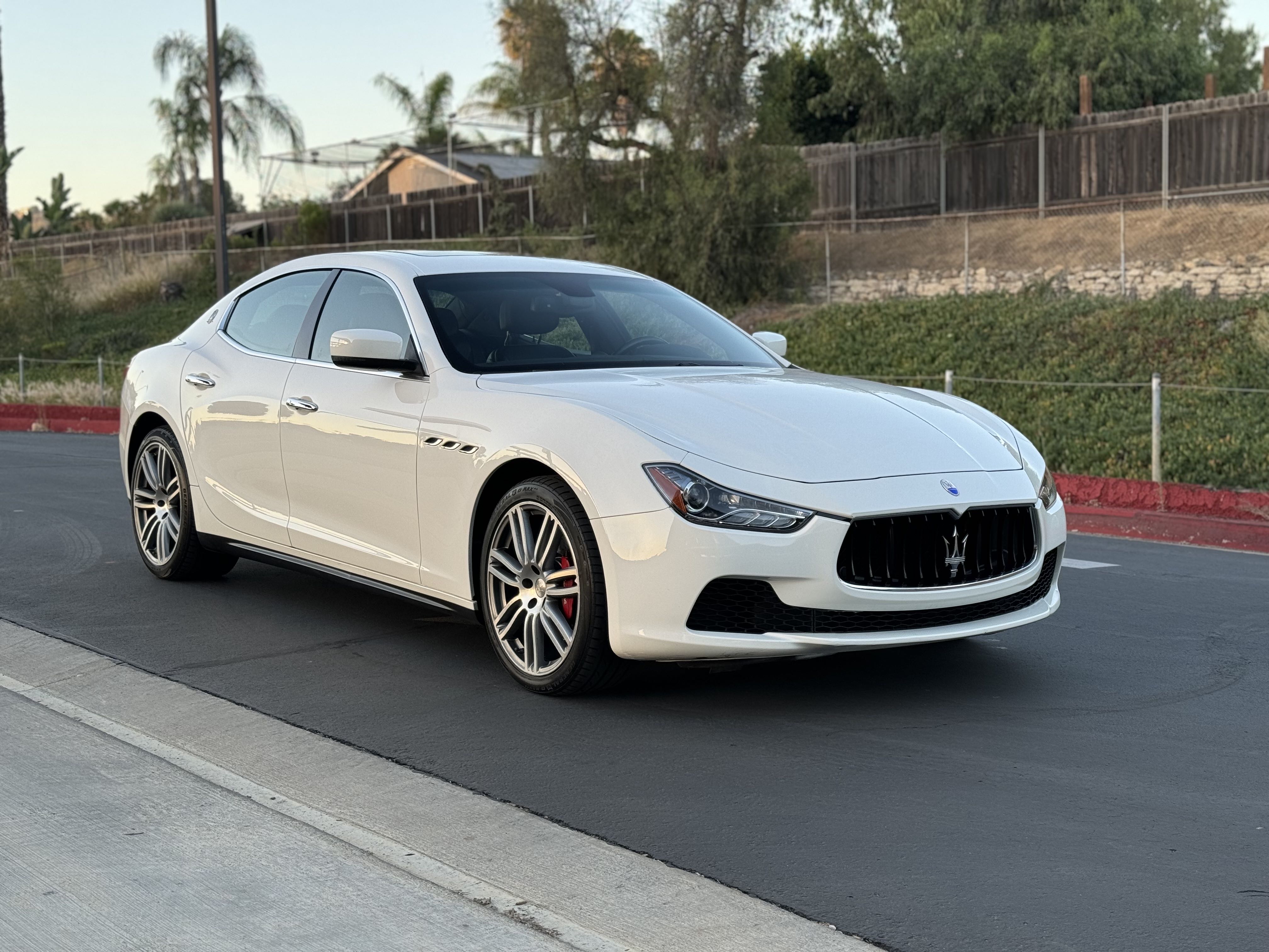 2016 Maserati Ghibli vin: ZAM57XSA1G1184400