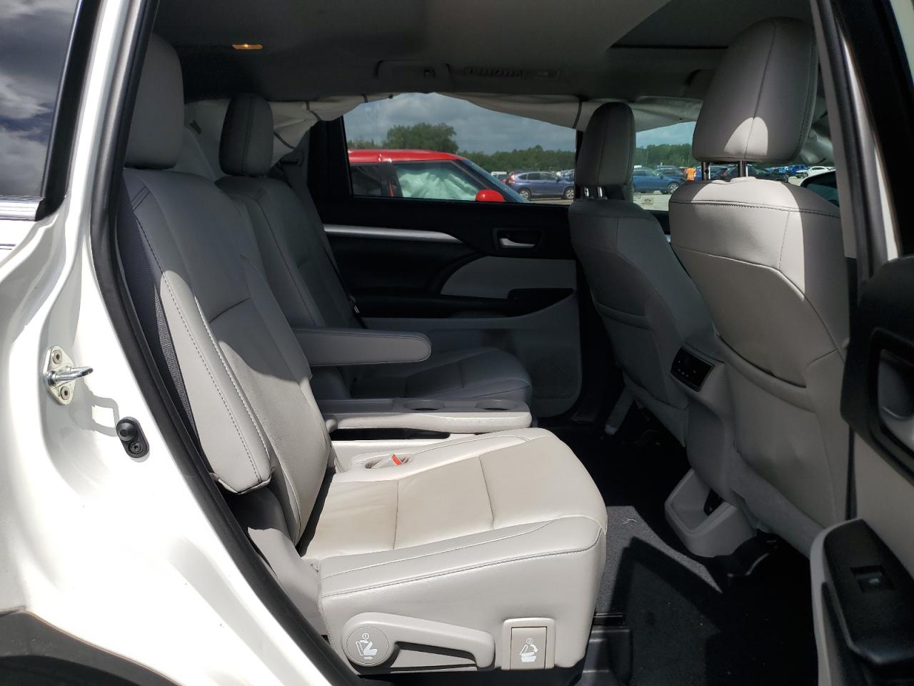 2019 Toyota Highlander Se VIN: 5TDKZRFH2KS338659 Lot: 64177634