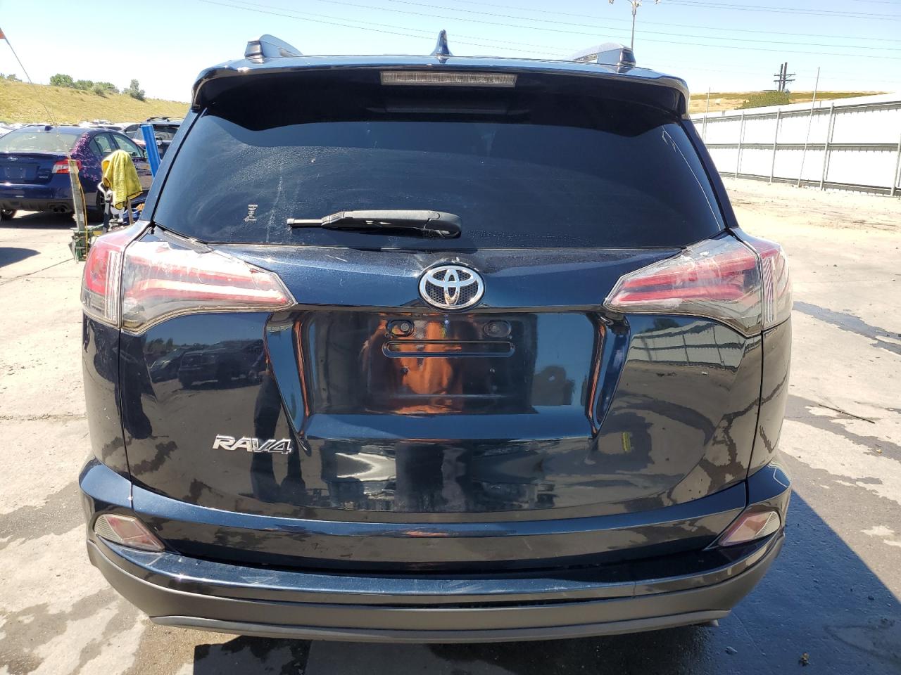 JTMZFREV0HJ118487 2017 Toyota Rav4 Le