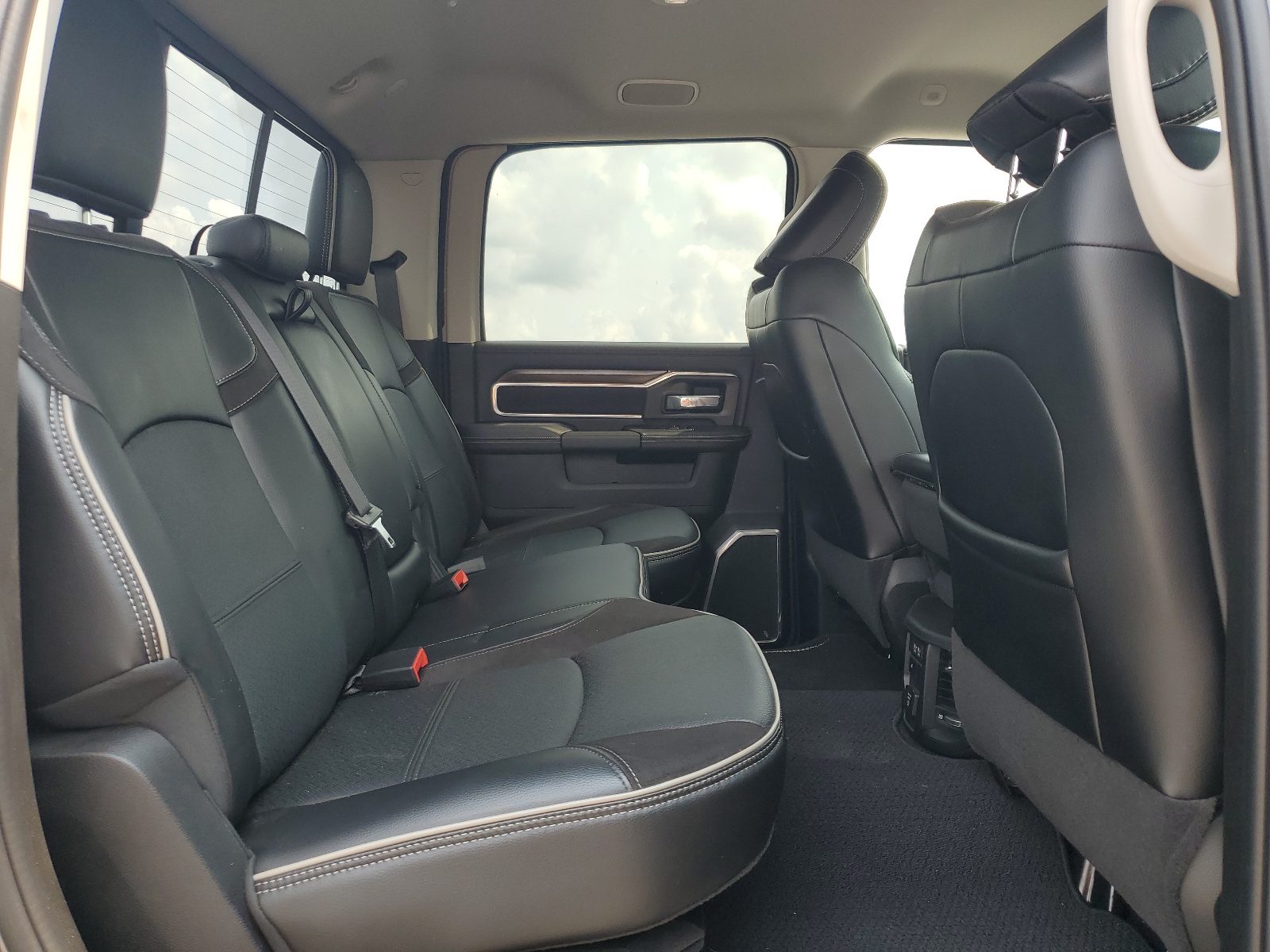 3C63R3JL3PG555776 2023 Ram 3500 Laramie