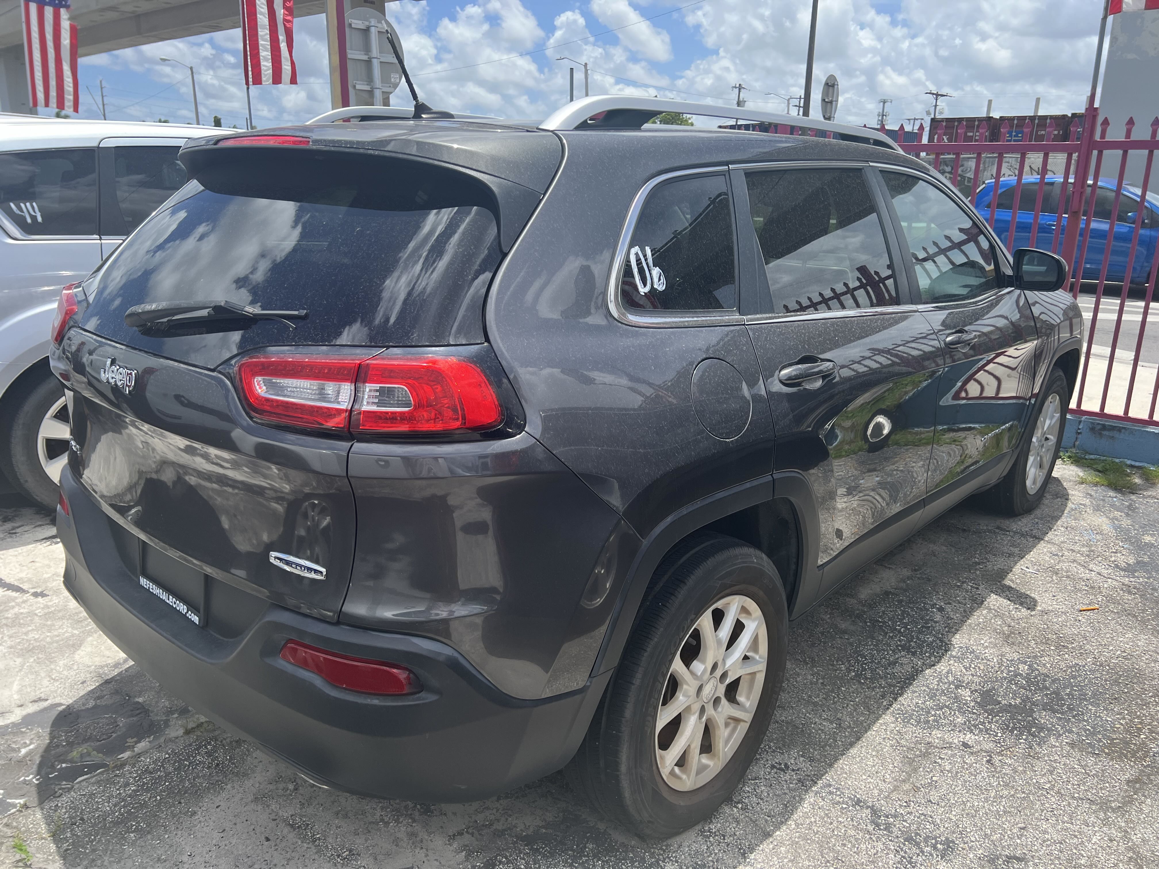 2014 Jeep Cherokee Latitude vin: 1C4PJMCS8EW138261