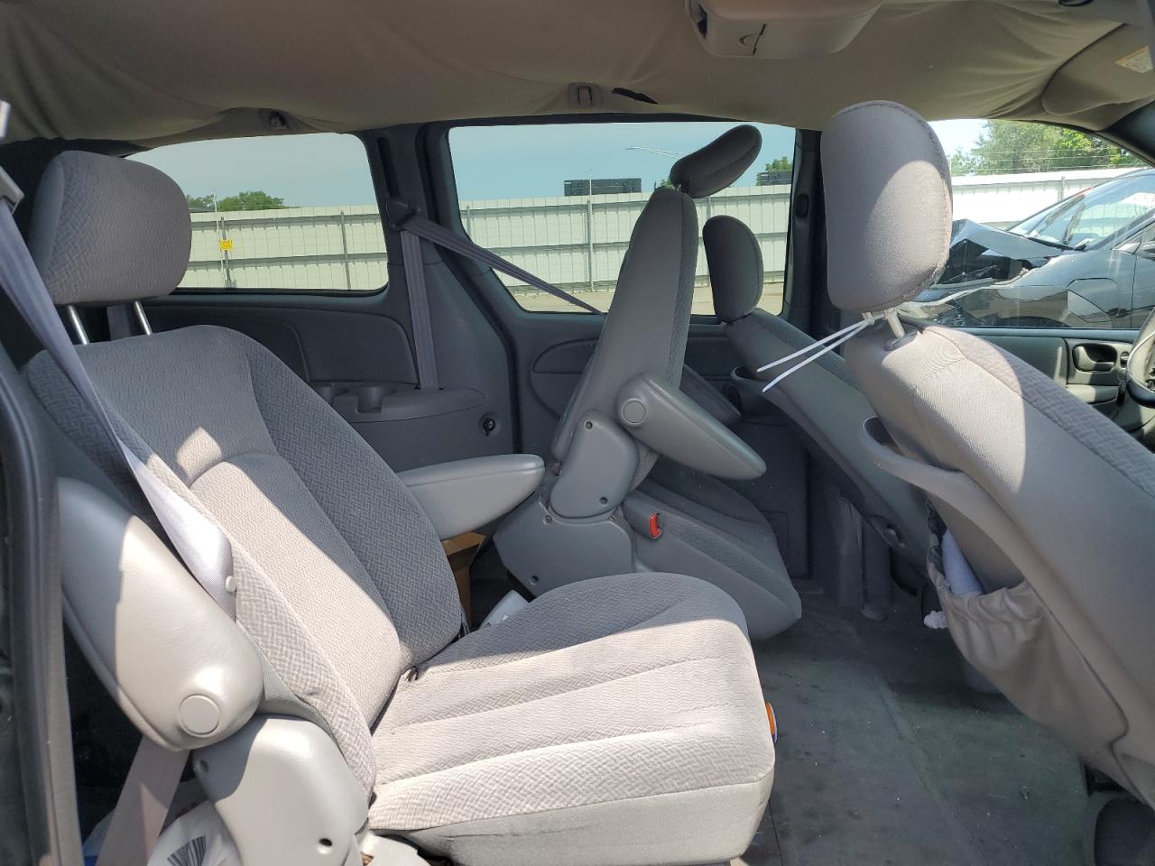 2004 Chrysler Town & Country Lx VIN: 2C8GP44R94R576593 Lot: 65043434