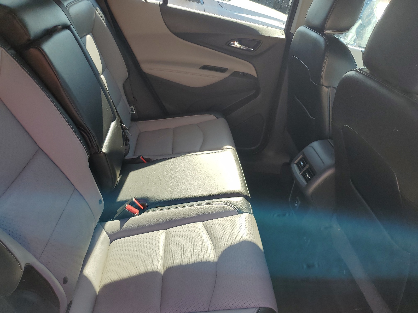 3GNAXYEX0KS652401 2019 Chevrolet Equinox Premier