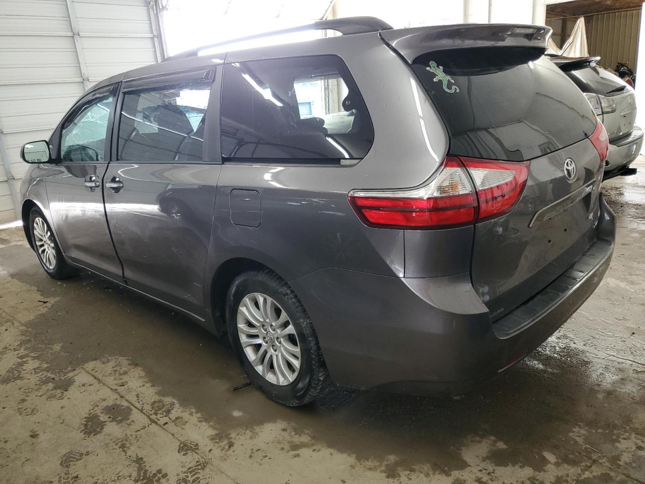 5TDYK3DC7FS562261 2015 Toyota Sienna Xle