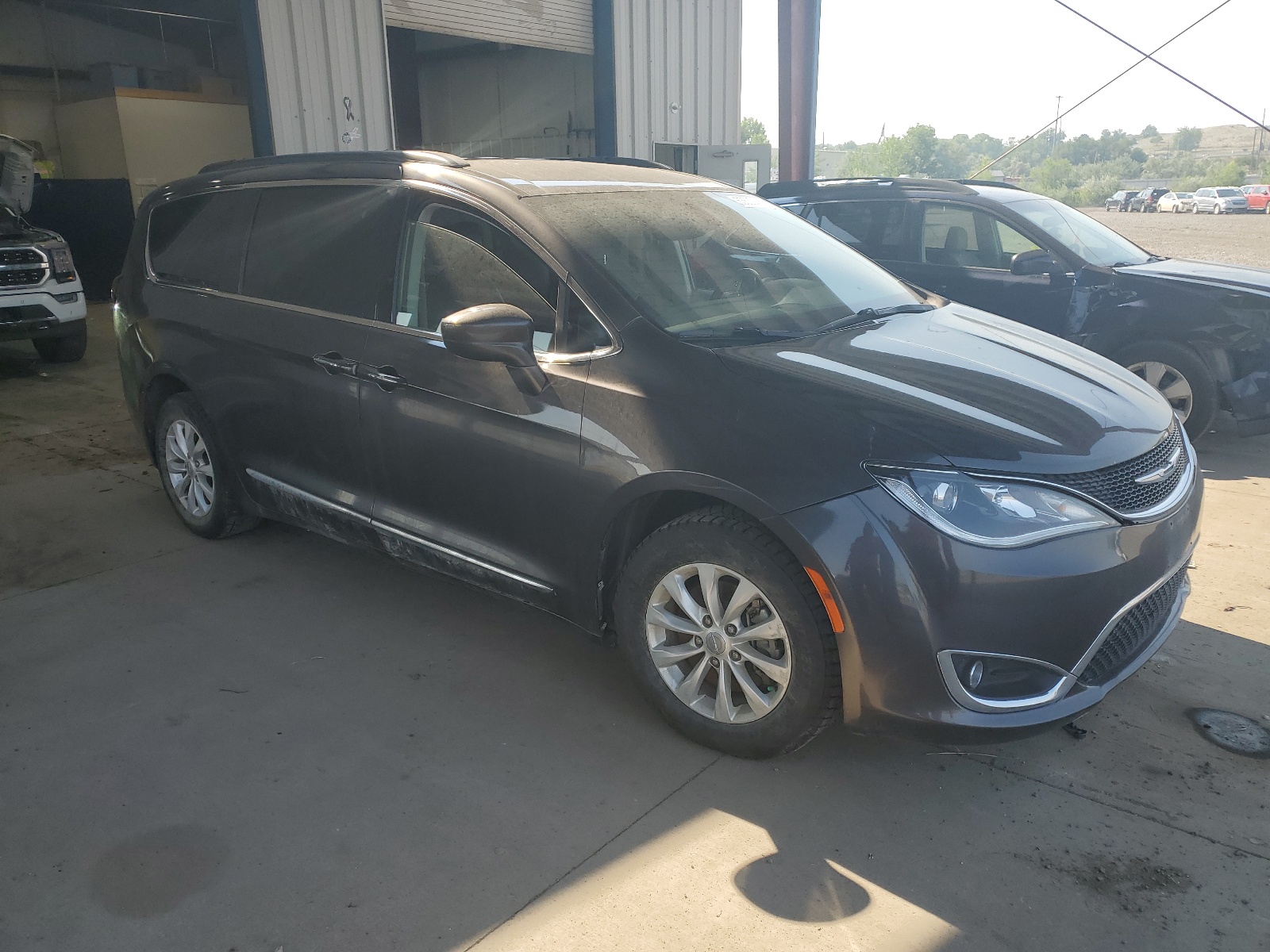 2017 Chrysler Pacifica Touring L vin: 2C4RC1BG1HR621313