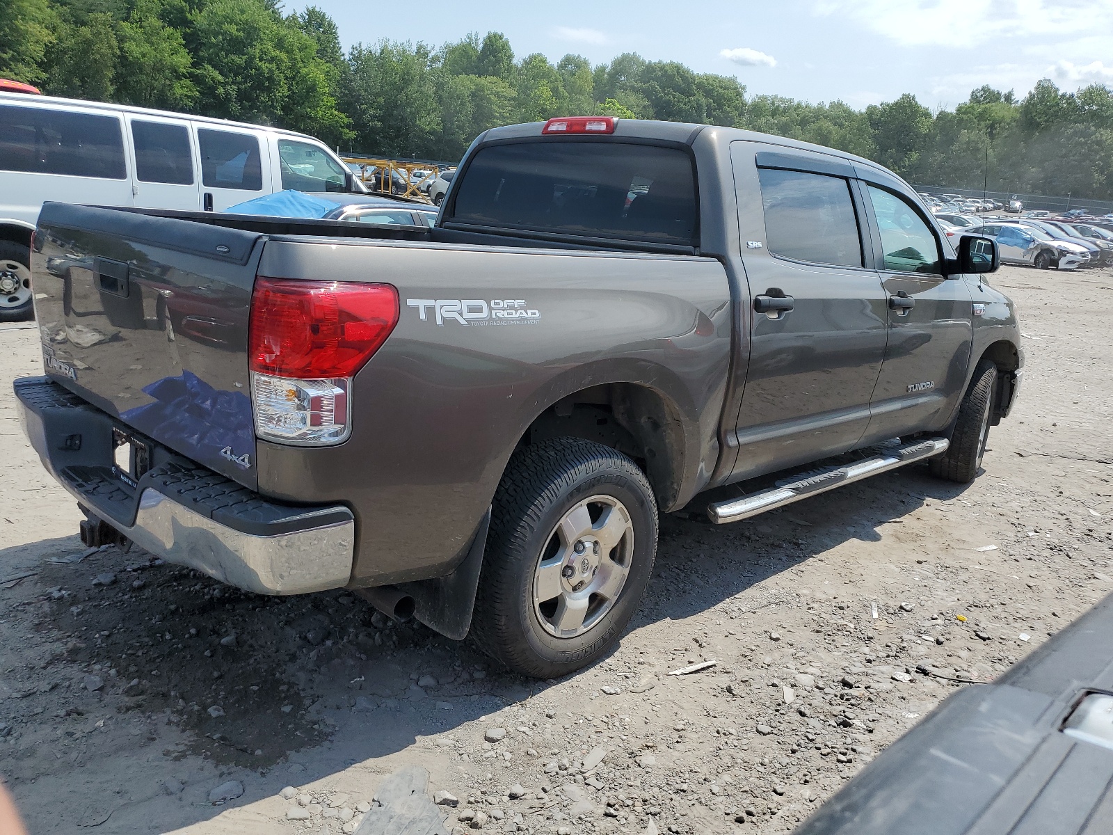 5TFDY5F11BX185807 2011 Toyota Tundra Crewmax Sr5