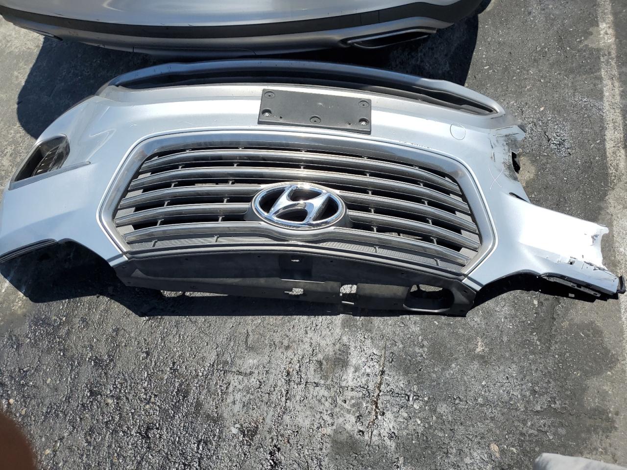 KM8SMDHF6HU178699 2017 Hyundai Santa Fe Se