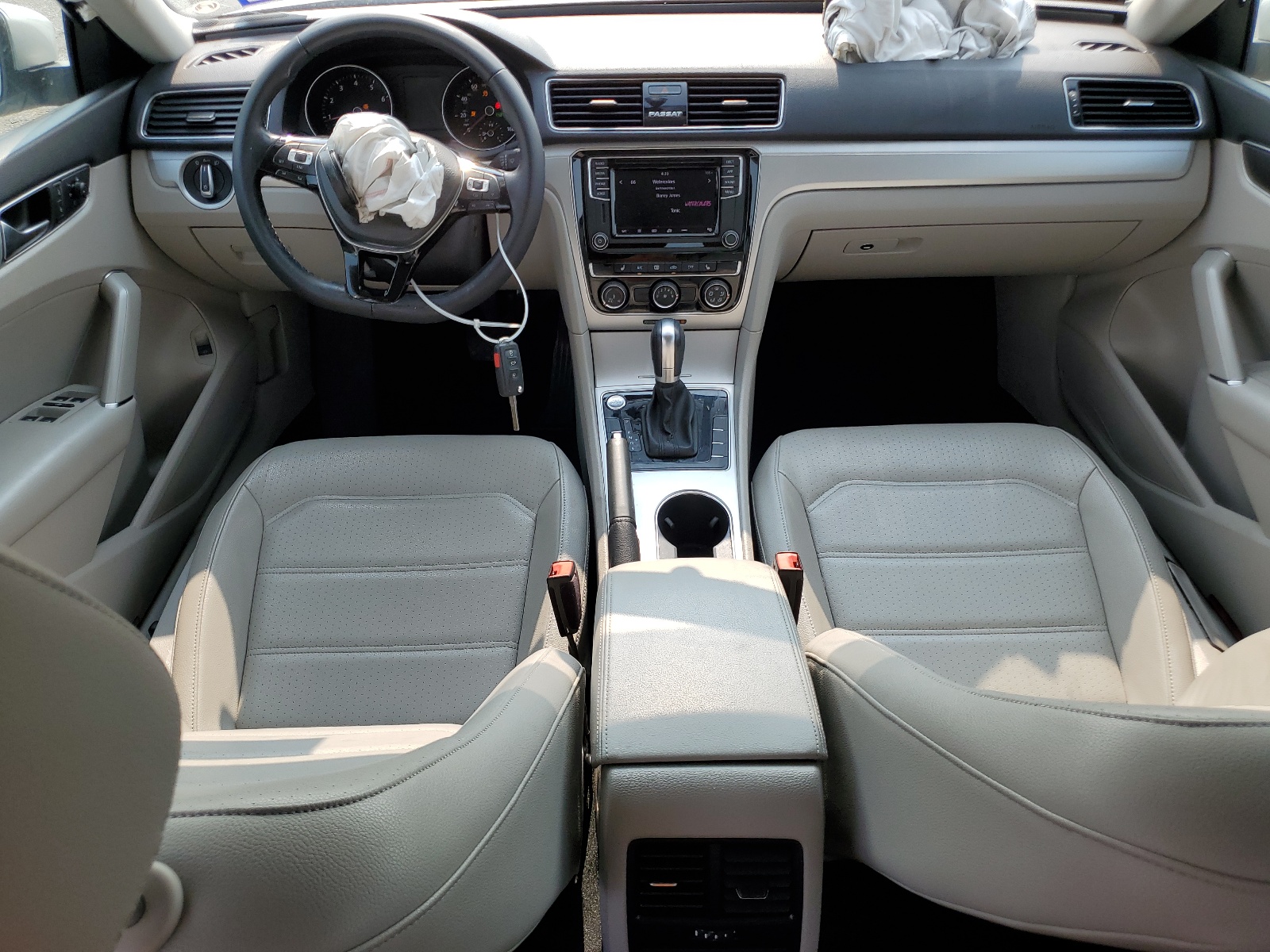 1VWLA7A35KC011778 2019 Volkswagen Passat Wolfsburg