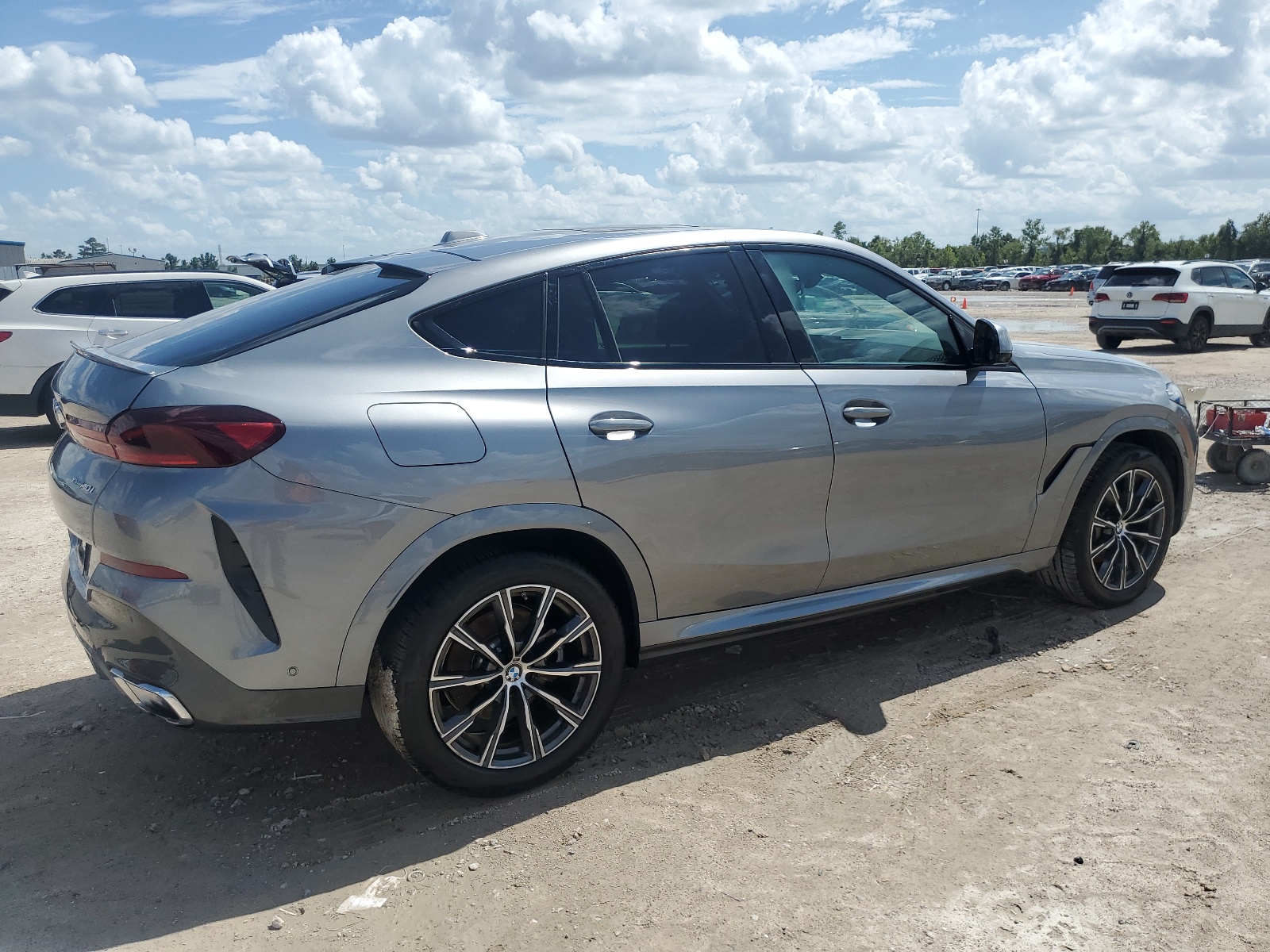 2024 BMW X6 xDrive40I vin: 5UX33EX03R9V15881