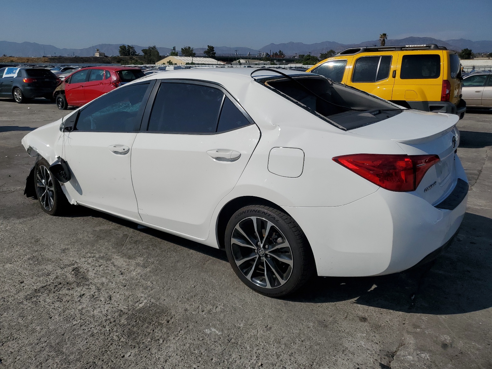 2018 Toyota Corolla L vin: 5YFBURHE1JP770510