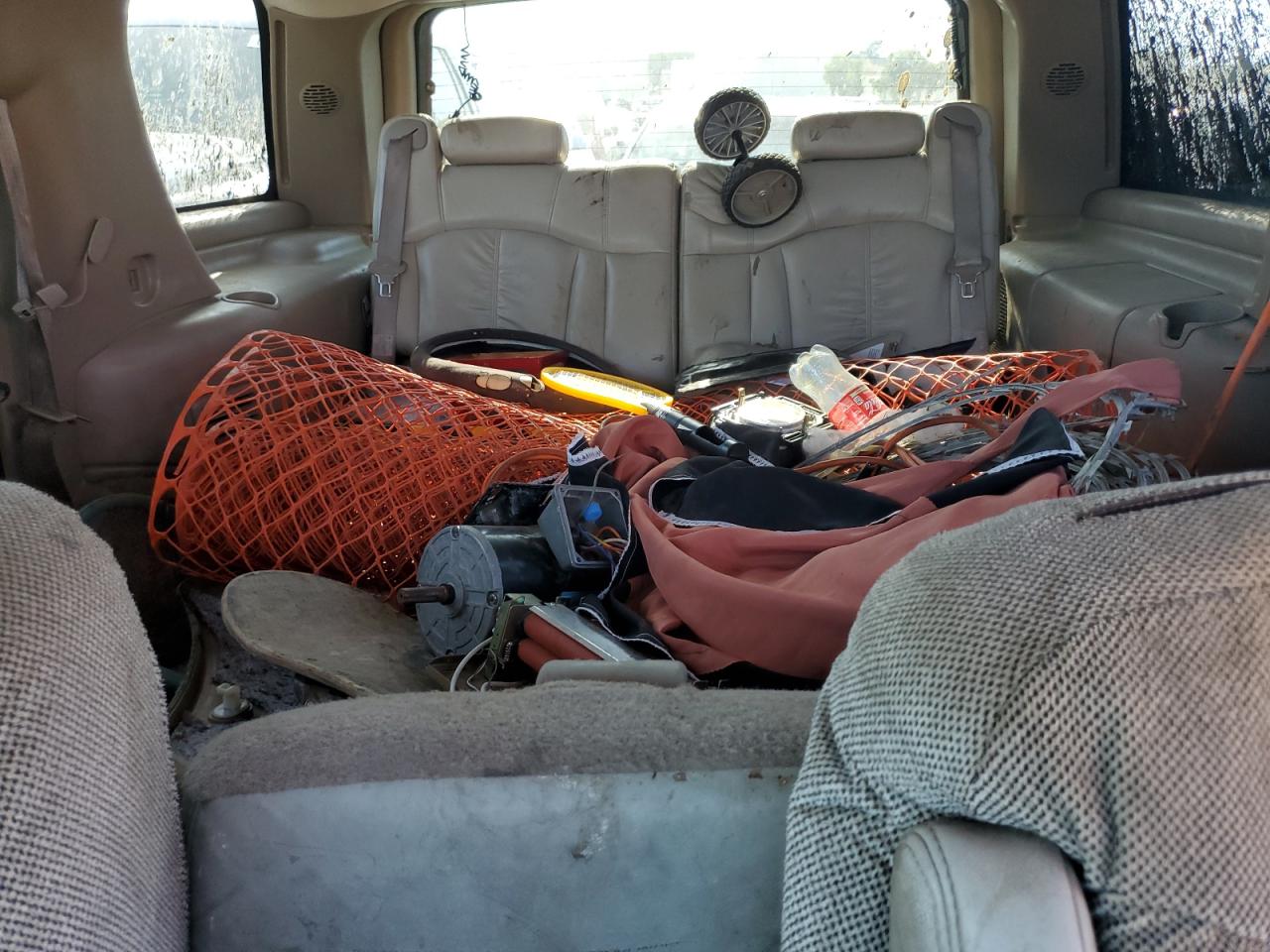 2001 Chevrolet Tahoe K1500 VIN: 1GNEK13TX1R206930 Lot: 64018104